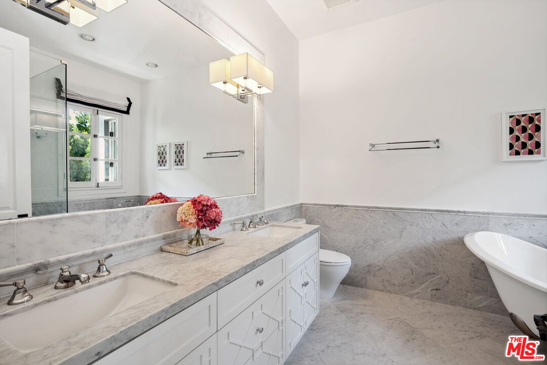 Beverly Hills Post Office, California, 90210, United States, 5 Bedrooms Bedrooms, ,6 BathroomsBathrooms,Residential,For Sale,1723543