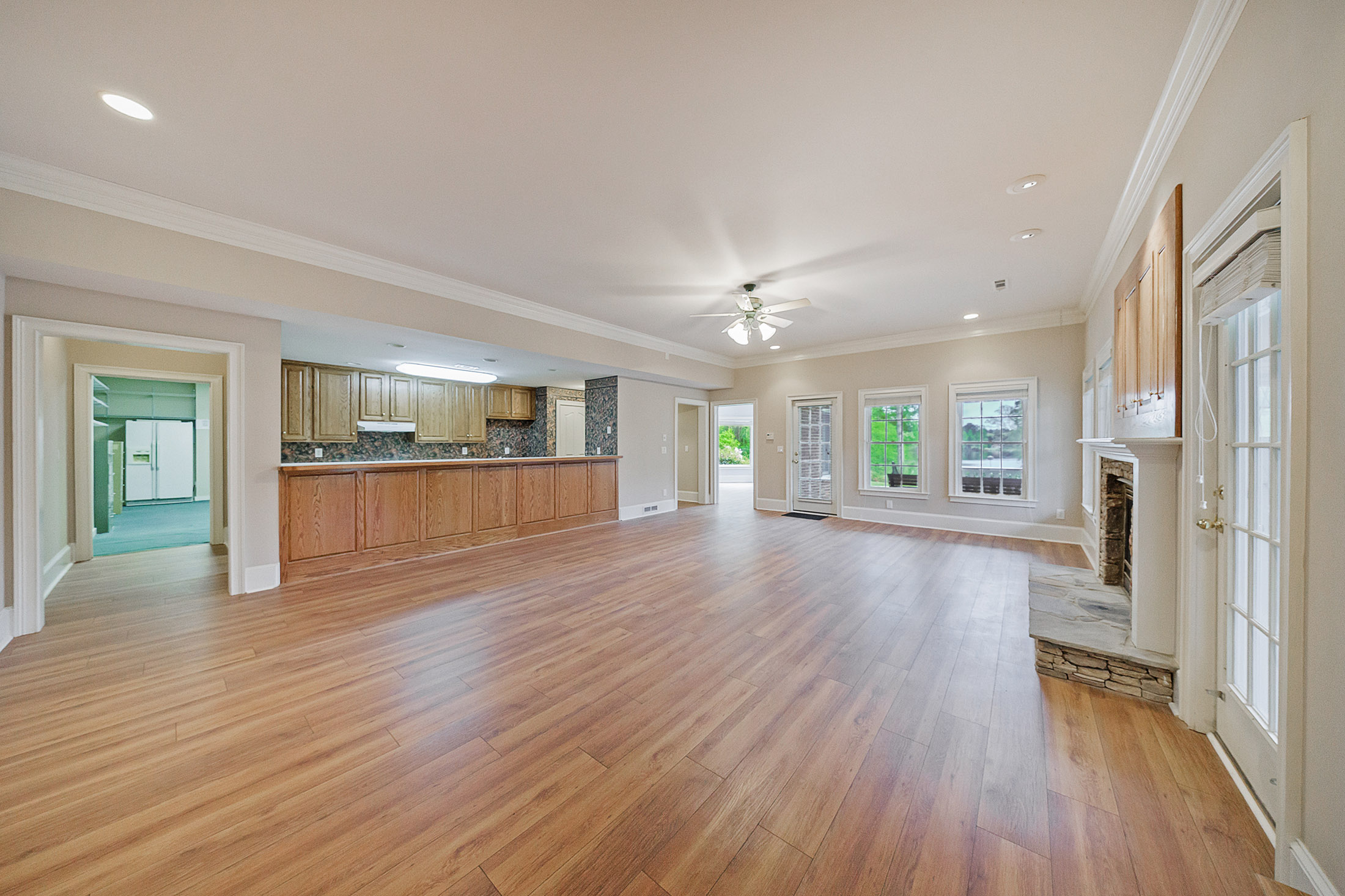  A Rare Opportunity to Own a Developer-Designed Lakefront Estate - 物件實景