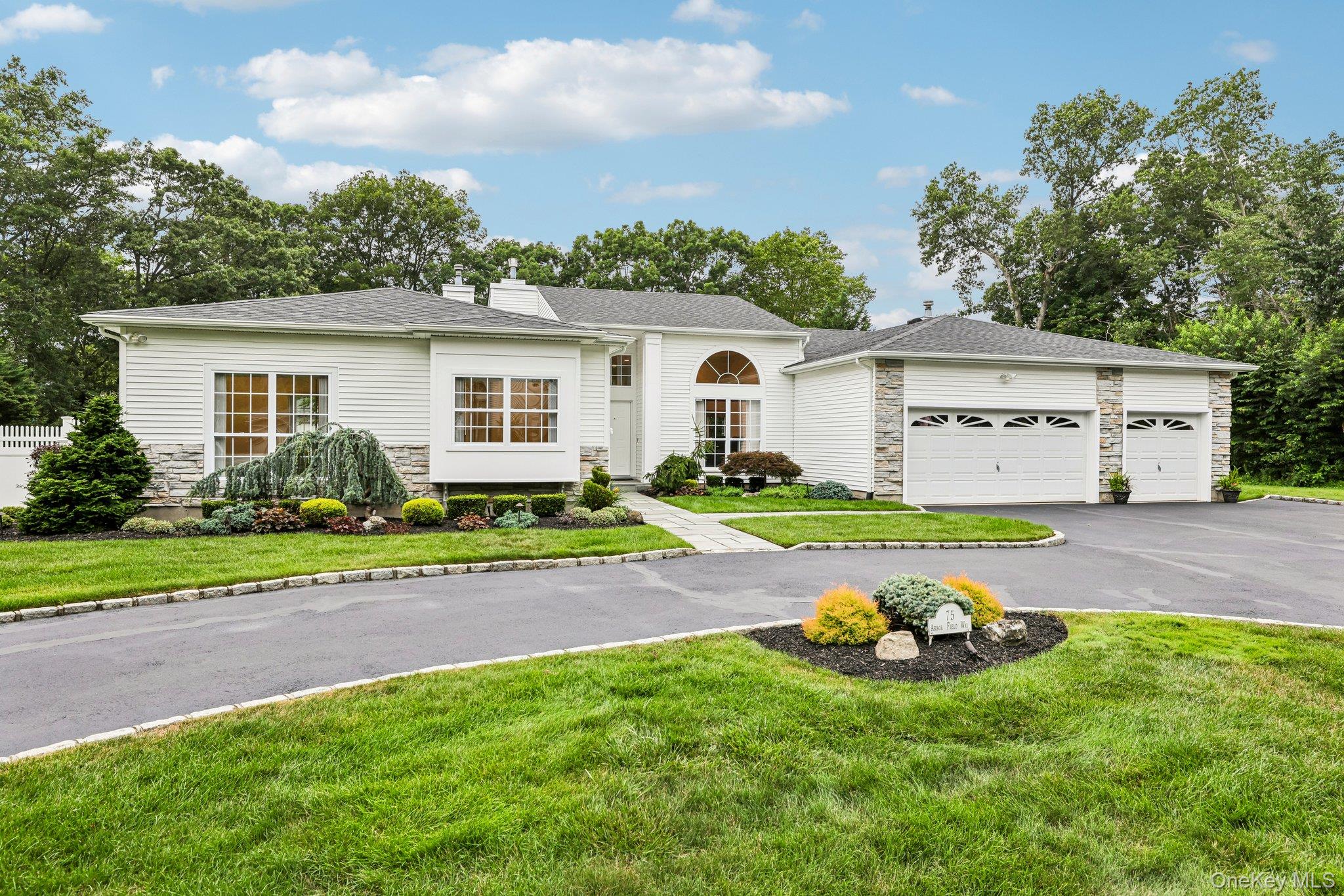  75 Arbor Field Way, Lake Grove, NY, 11755 - 物件實景