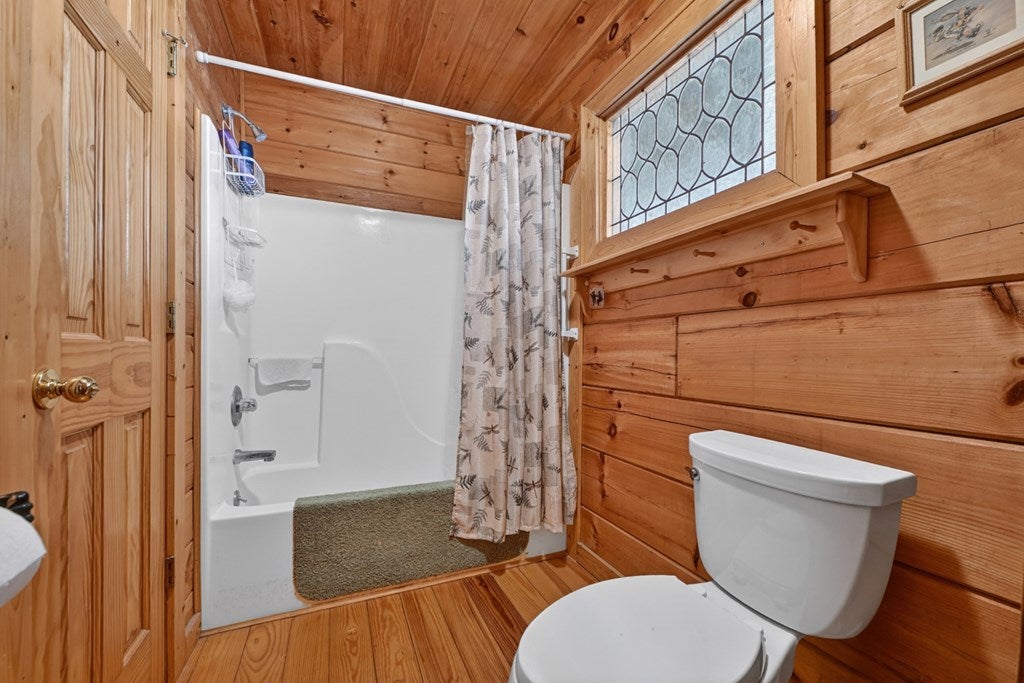 Ellijay, Georgia, 30536, United States, 3 Bedrooms Bedrooms, ,3 BathroomsBathrooms,Residential,For Sale,2009787