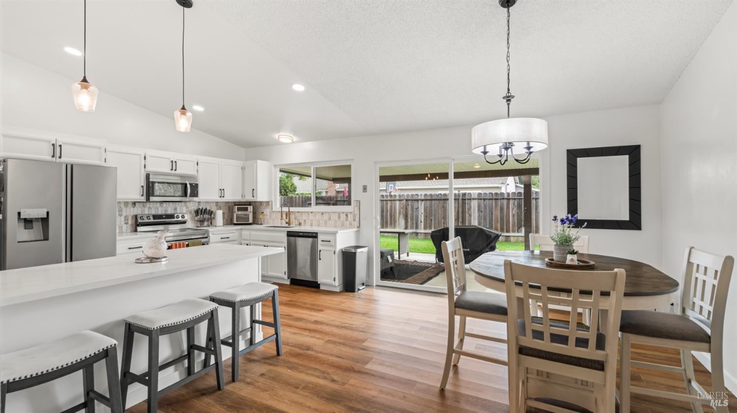 Vacaville, California, 95687, United States, 3 Bedrooms Bedrooms, ,2 BathroomsBathrooms,Residential,For Sale,1959239