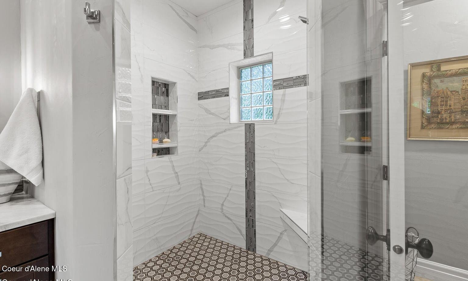 Hayden Lake, Idaho, 83835, United States, 4 Bedrooms Bedrooms, ,5 BathroomsBathrooms,Residential,For Sale,1990464