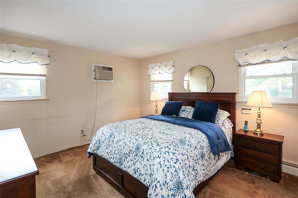 Holbrook, New York, 11741, United States, 4 Bedrooms Bedrooms, ,2 BathroomsBathrooms,Residential,For Sale,1973717