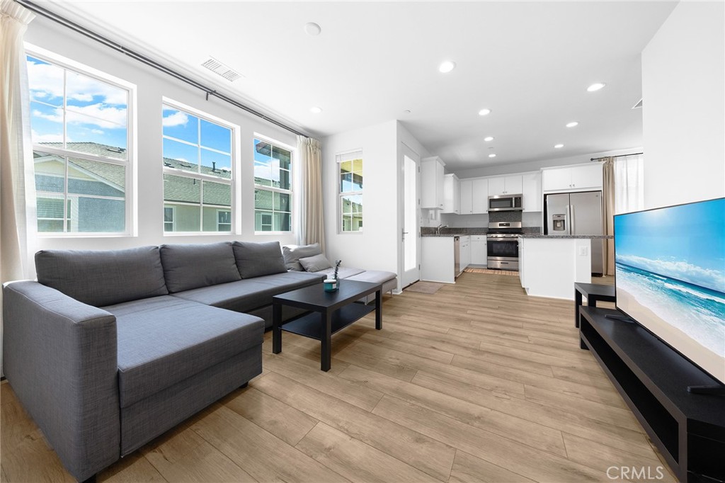 Chino, California, 91708, United States, 2 Bedrooms Bedrooms, ,3 BathroomsBathrooms,Residential,For Sale,1932480