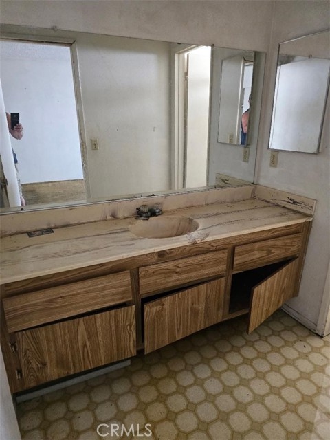 Compton, California, 90220, United States, 3 Bedrooms Bedrooms, ,2 BathroomsBathrooms,Residential,For Sale,1910620
