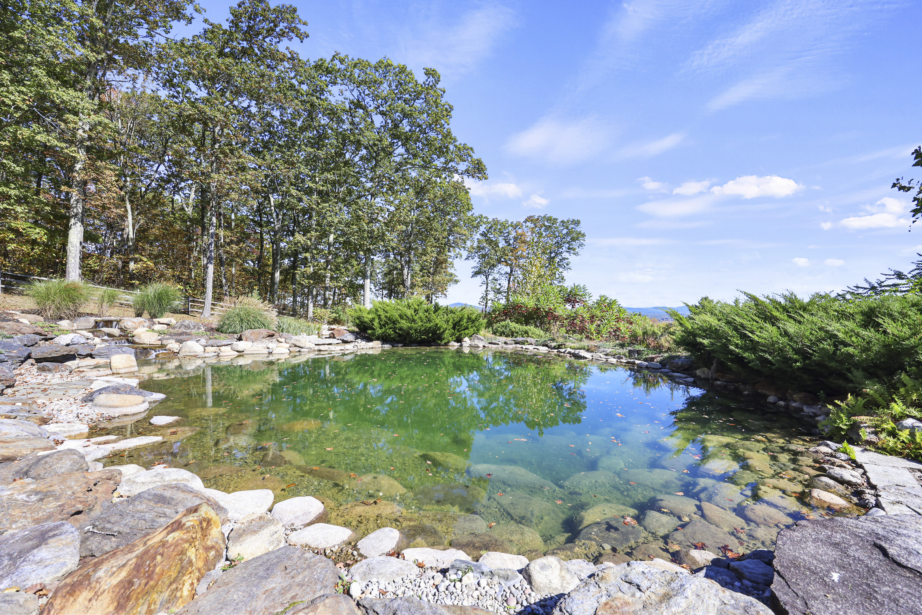  Exquisite Tudor Estate Set on 18+ Breathtaking Acres with Stunning Panoramic Vie - 物件實景