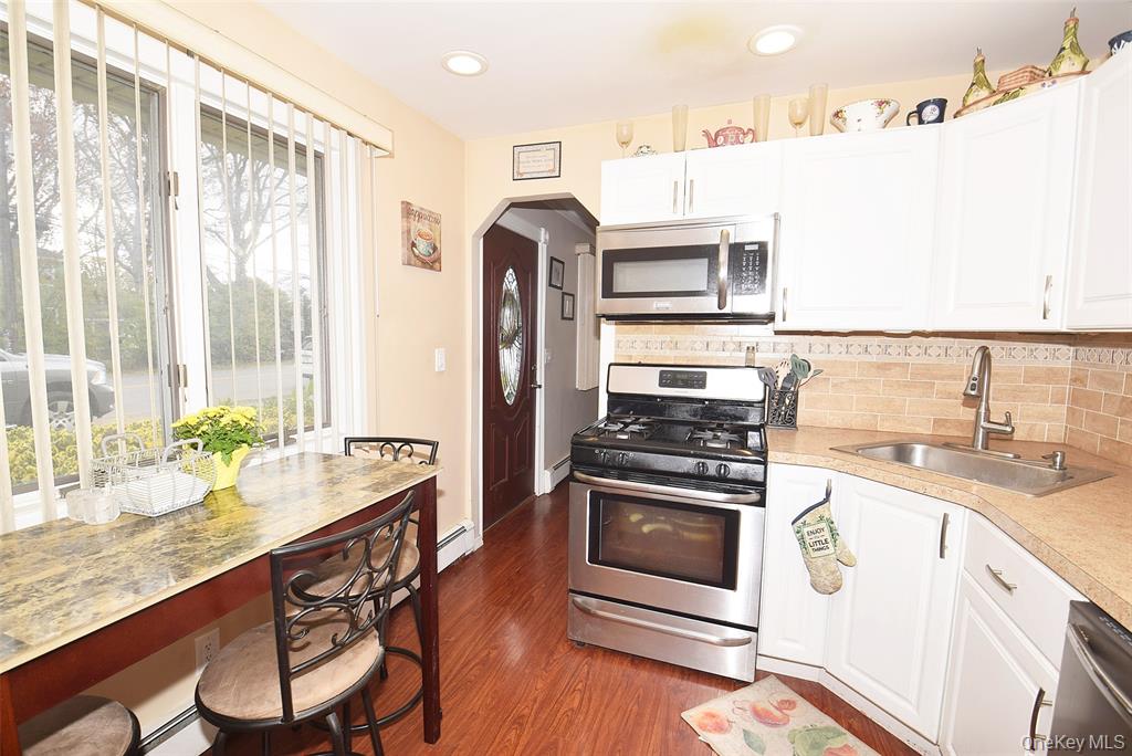 north babylon, New York, 11703, United States, 2 Bedrooms Bedrooms, ,1 BathroomBathrooms,Residential,For Sale,2000389