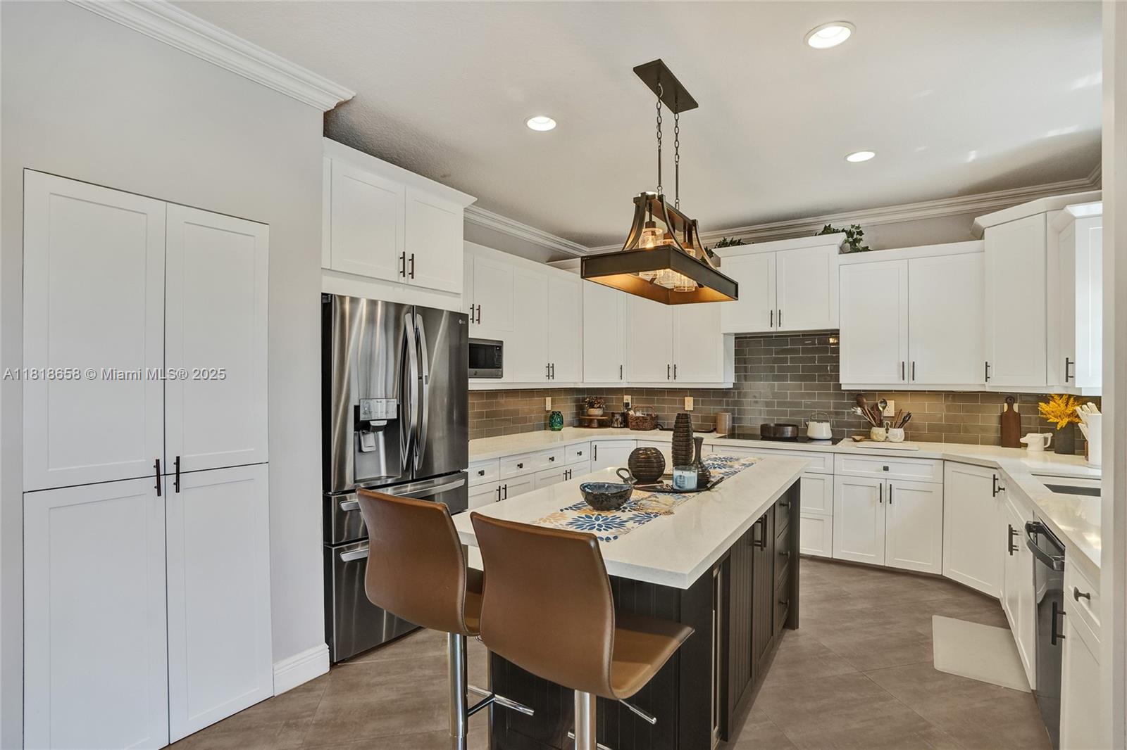 Weston, Florida, 33327, United States, 6 Bedrooms Bedrooms, ,4 BathroomsBathrooms,Residential,For Sale,1850132