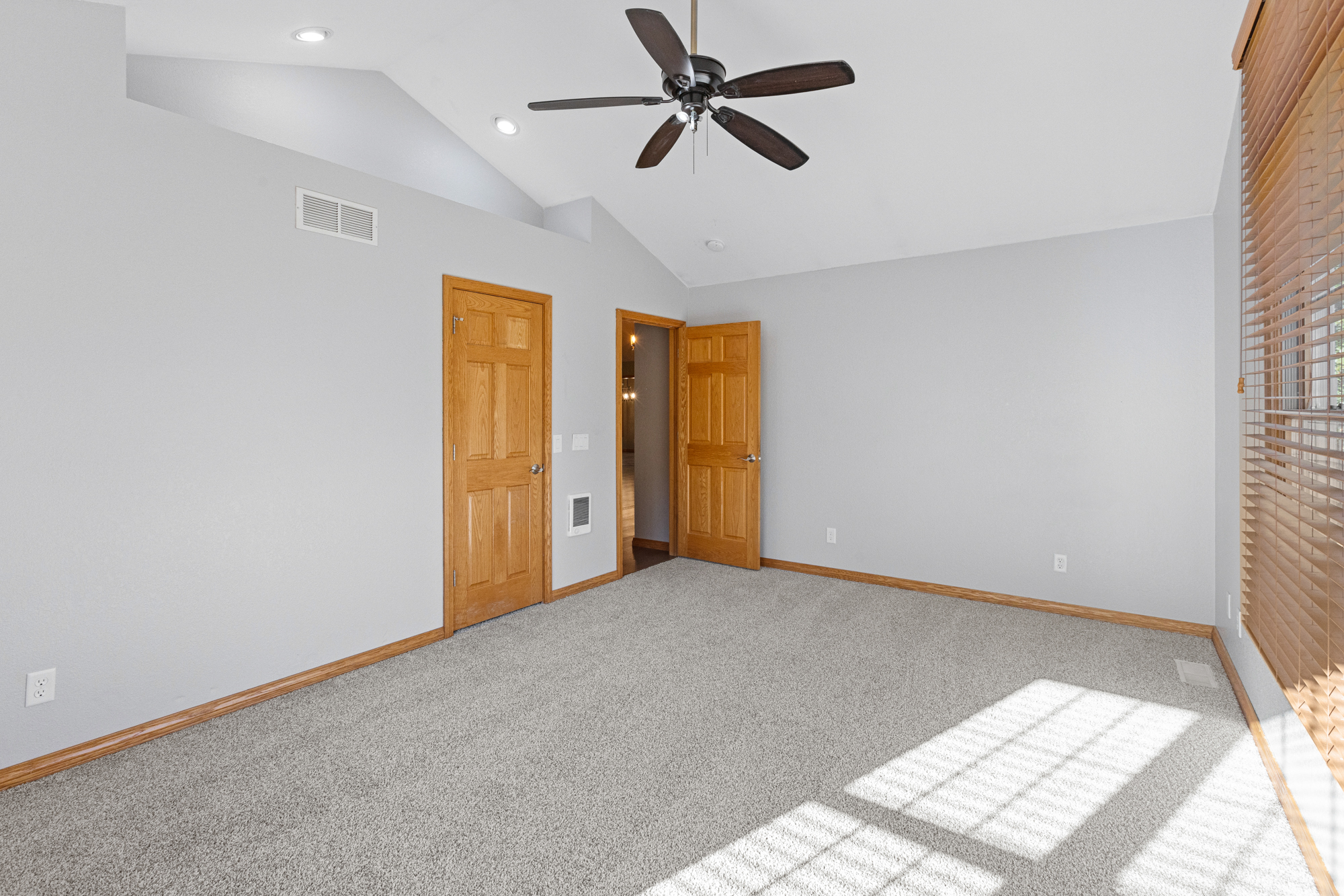 Effingham, Illinois, 62401, United States, 3 Bedrooms Bedrooms, ,3 BathroomsBathrooms,Residential,For Sale,1976361