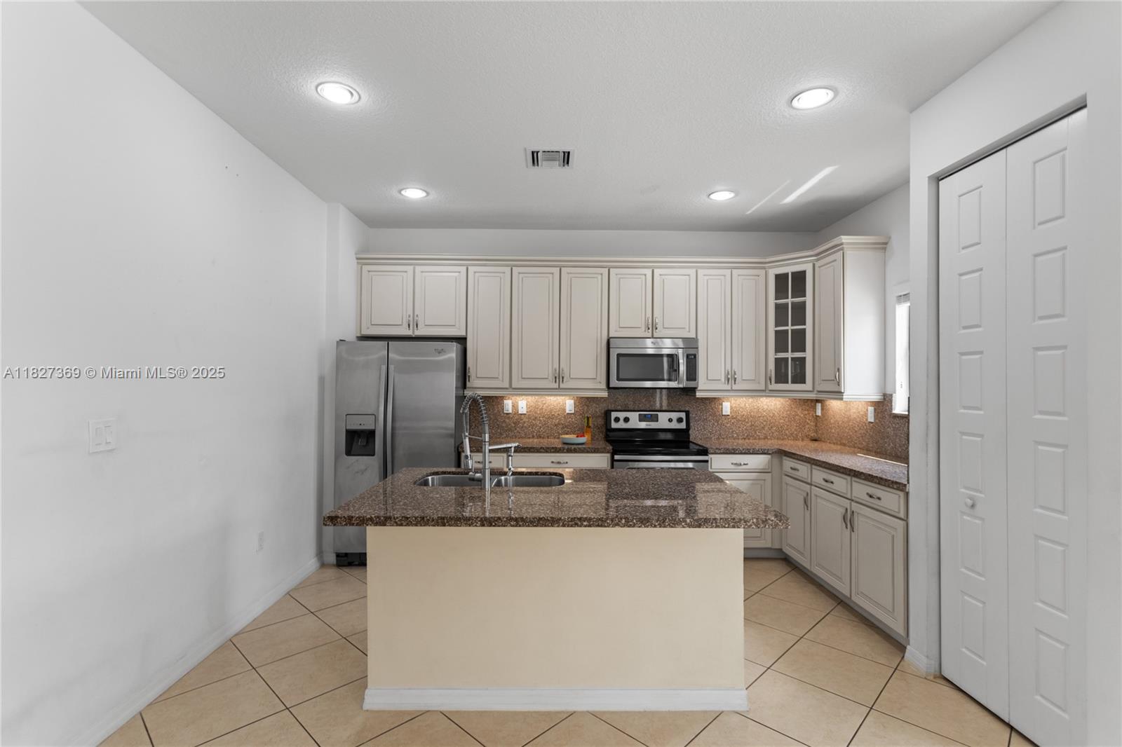 Miami, Florida, 33179, United States, 3 Bedrooms Bedrooms, ,3 BathroomsBathrooms,Residential,For Sale,1868662
