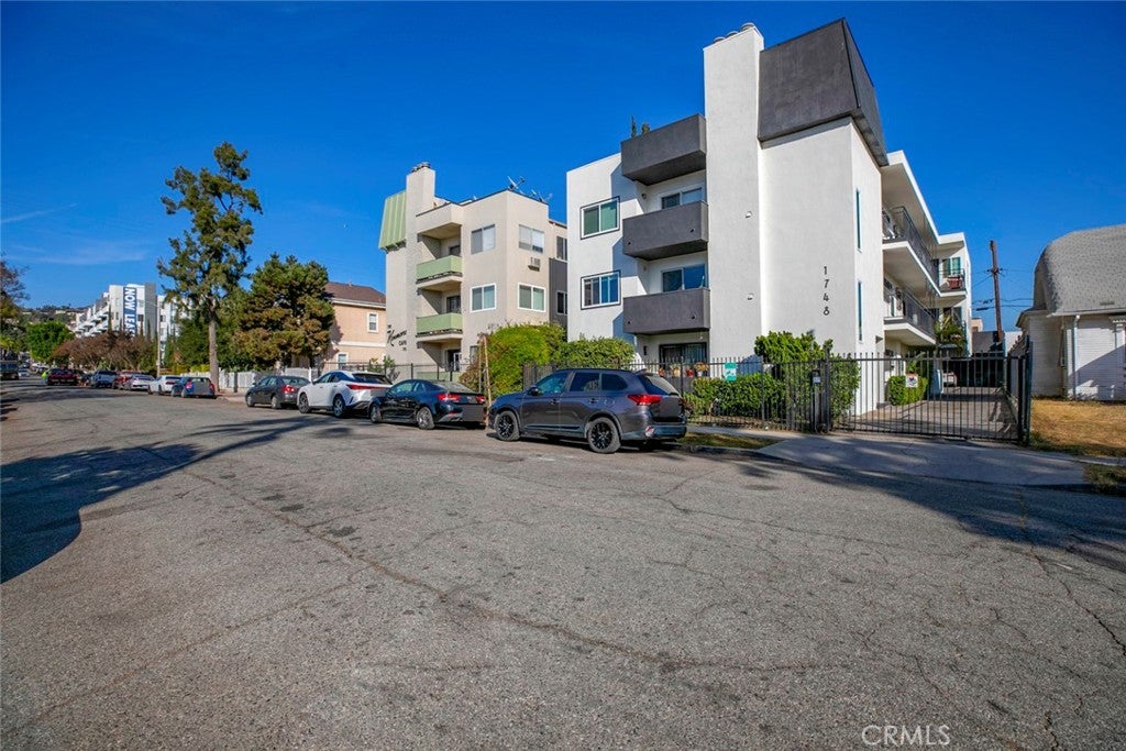 Los Angeles, California, 90027, United States, 2 Bedrooms Bedrooms, ,2 BathroomsBathrooms,Residential,For Sale,1939885