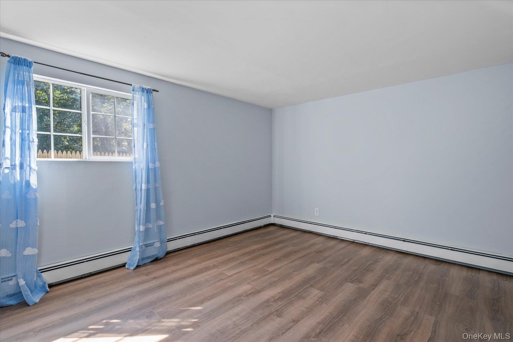 Mastic, New York, 11950, United States, 5 Bedrooms Bedrooms, ,2 BathroomsBathrooms,Residential,For Sale,1902791