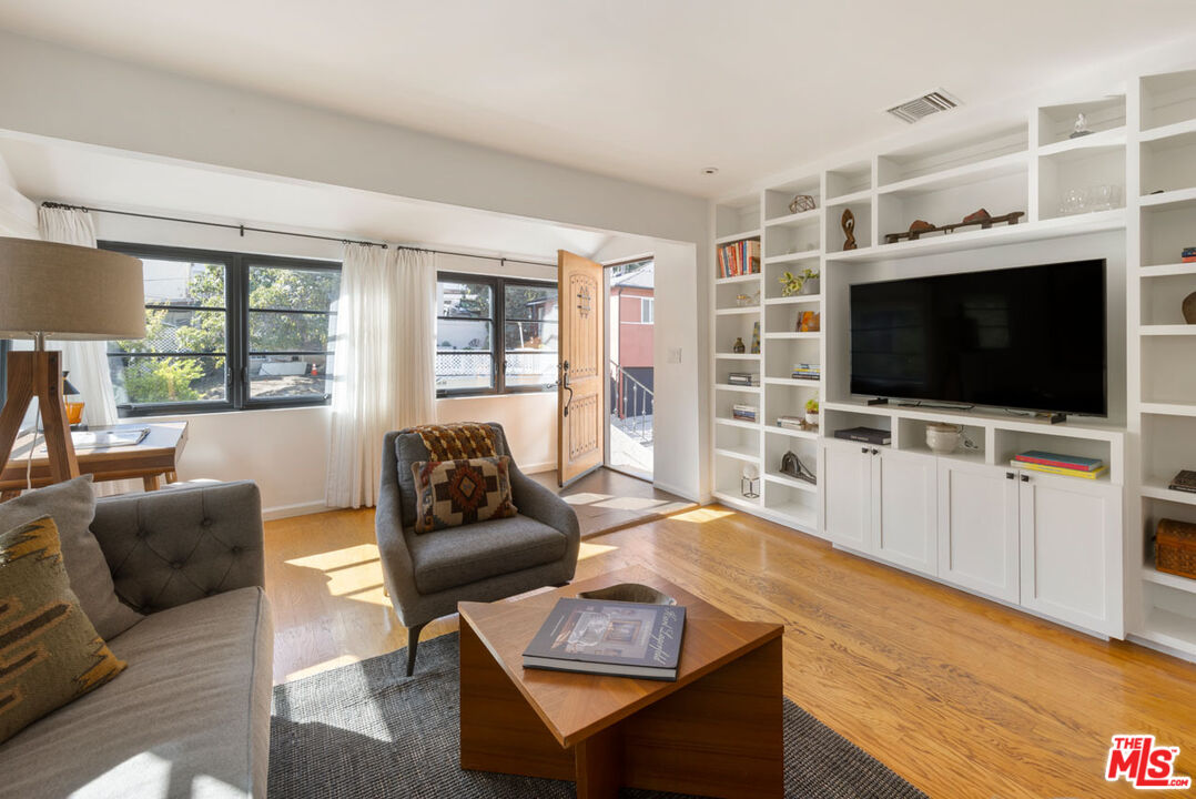 Los Angeles, California, 90026, United States, 3 Bedrooms Bedrooms, ,3 BathroomsBathrooms,Residential,For Sale,2003462