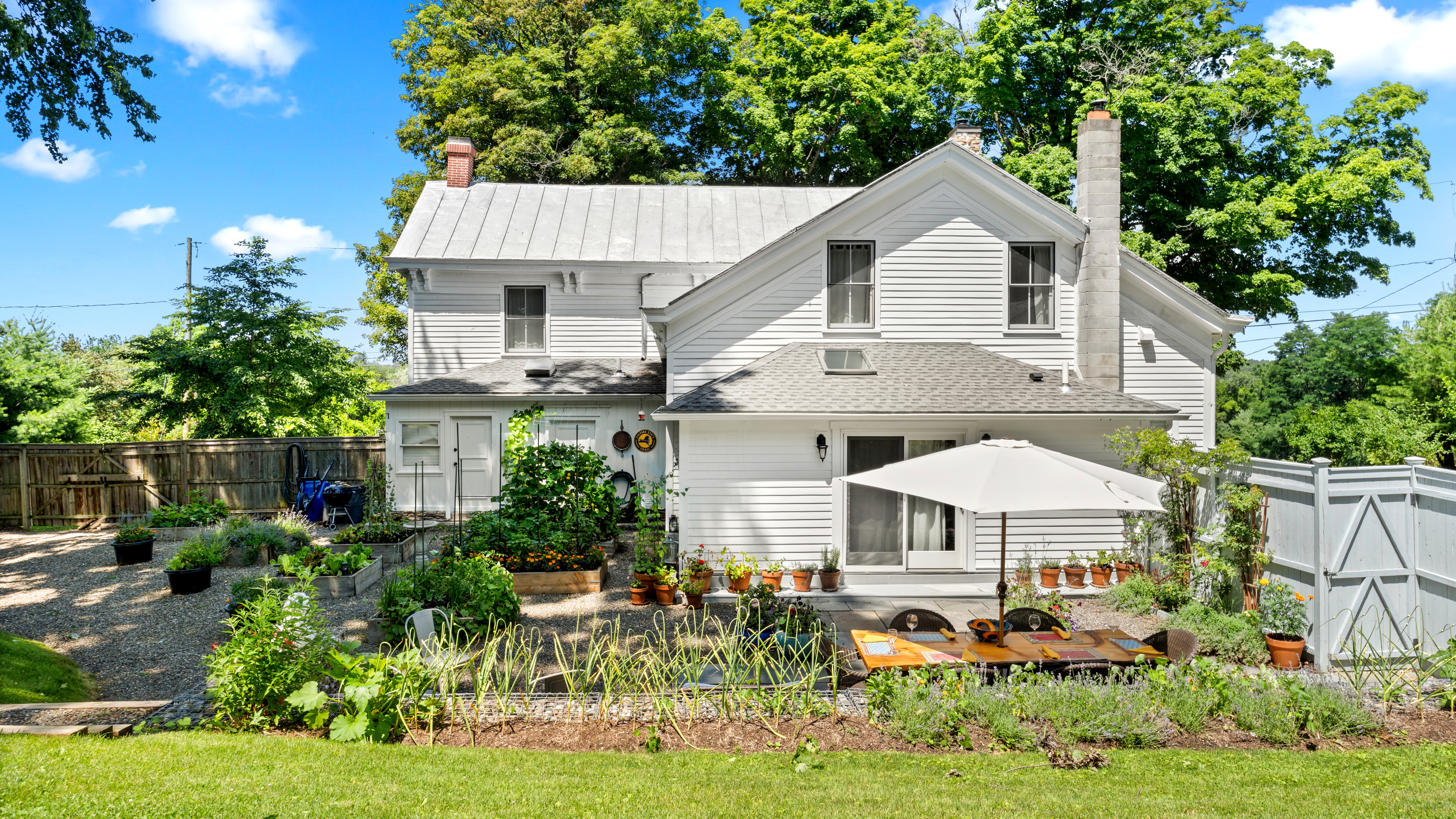  Historic 1860 Farmhouse  Incredible Catskill Views & Bluestone Gardens - 物件實景