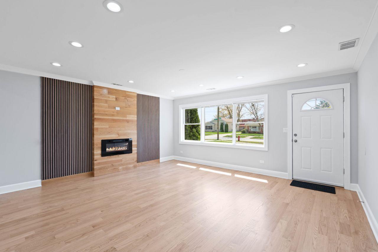 Des Plaines, Illinois, 60016, United States, 4 Bedrooms Bedrooms, ,2 BathroomsBathrooms,Residential,For Sale,1826836