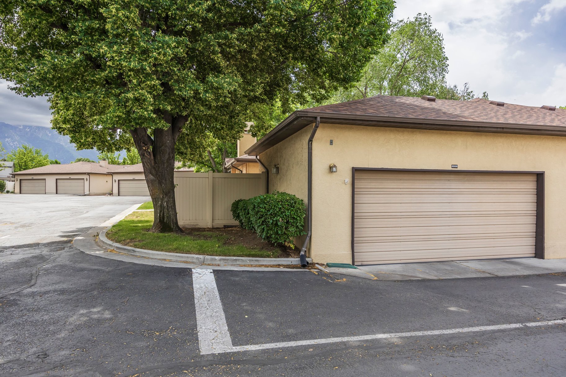  Rarely Available Harvest Lane Rambler Main-Level Living - 物件實景