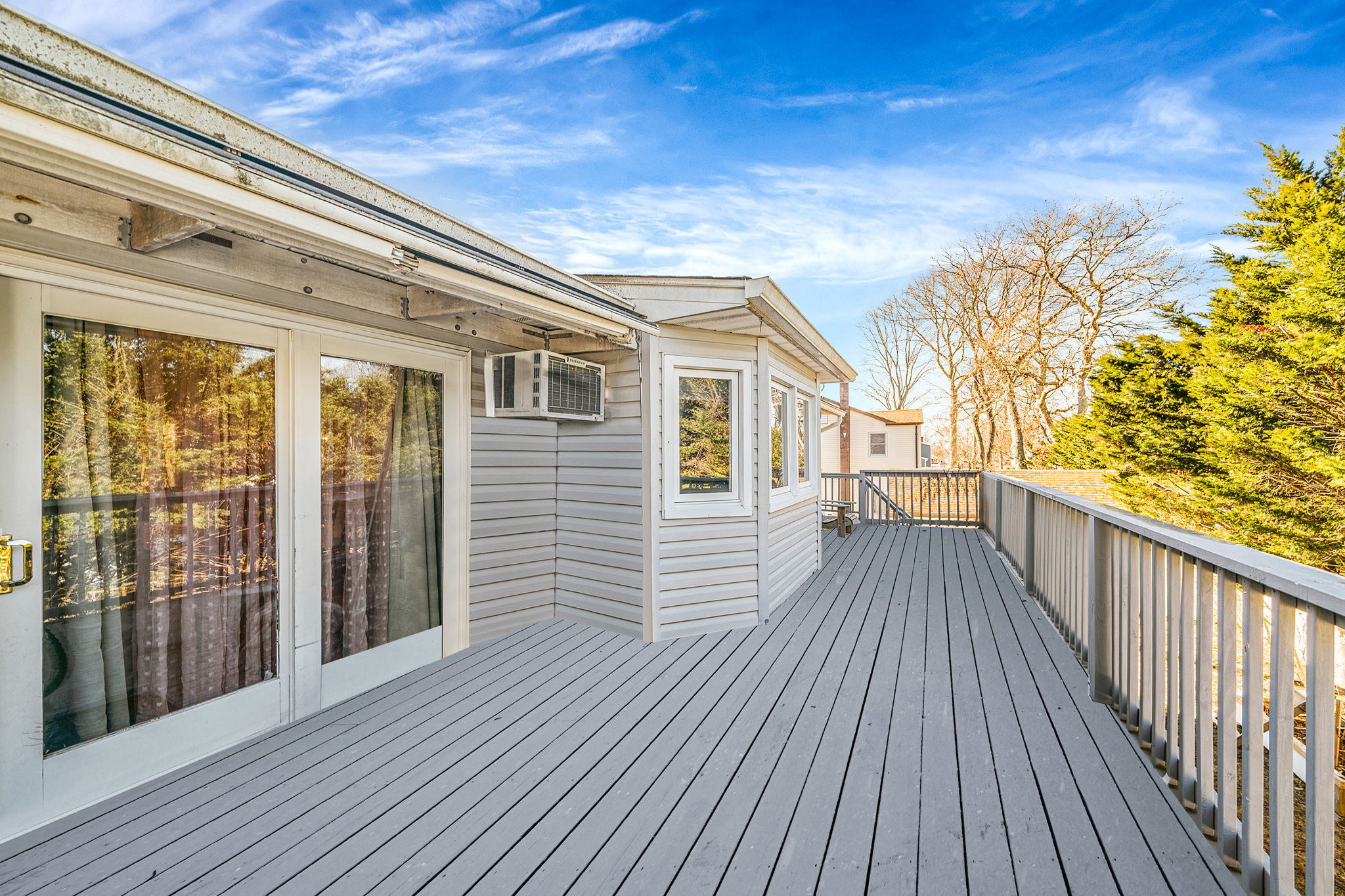 Ronkonkoma, New York, 11779, United States, 4 Bedrooms Bedrooms, ,2 BathroomsBathrooms,Residential,For Sale,2009312