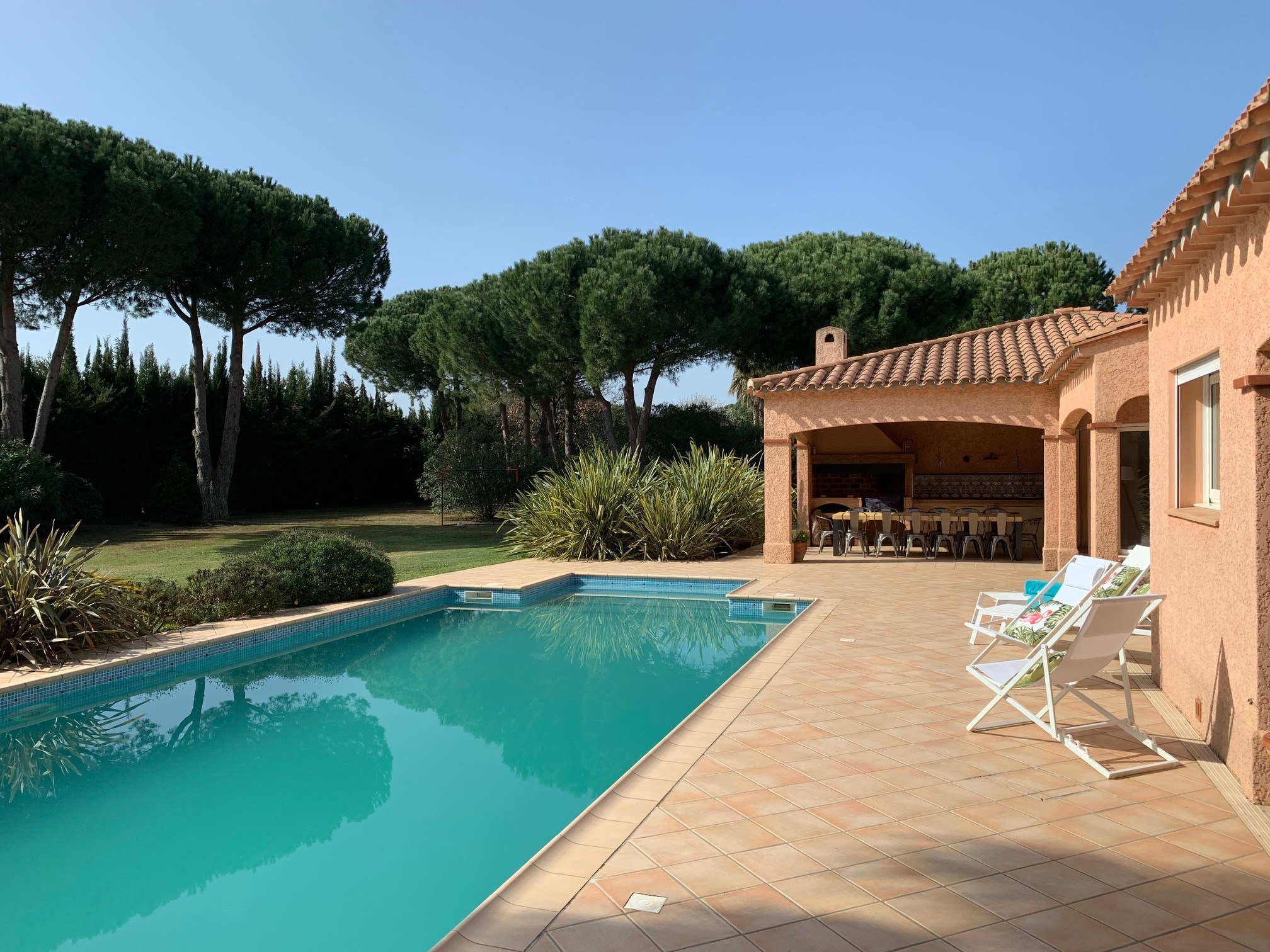  Elegant Single-Level Property on 5,000 sqm Landscaped Grounds with Pool and Com… - 物件實景