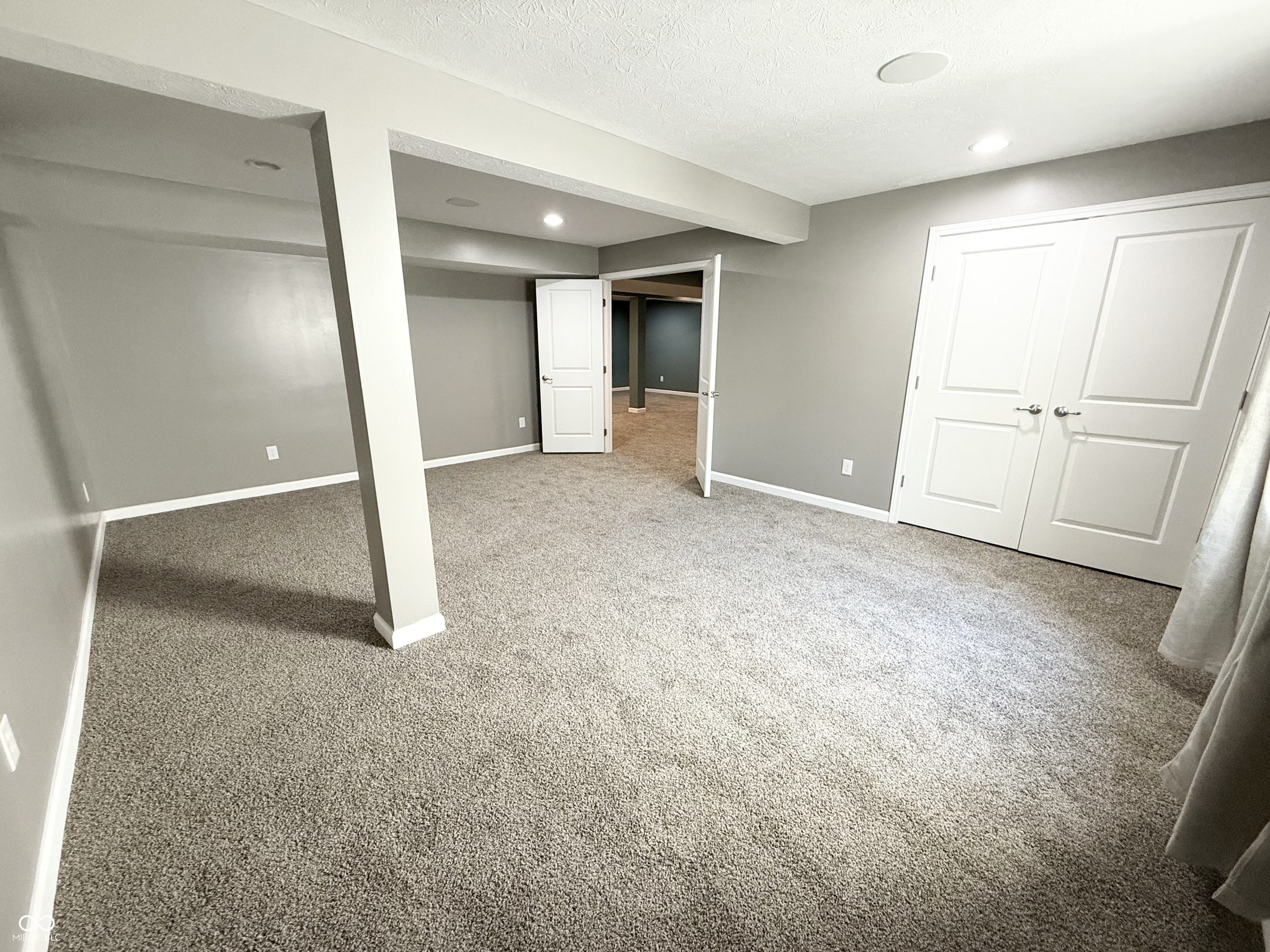 Greenwood, Indiana, 46143, United States, 5 Bedrooms Bedrooms, ,4 BathroomsBathrooms,Residential,For Sale,1930714