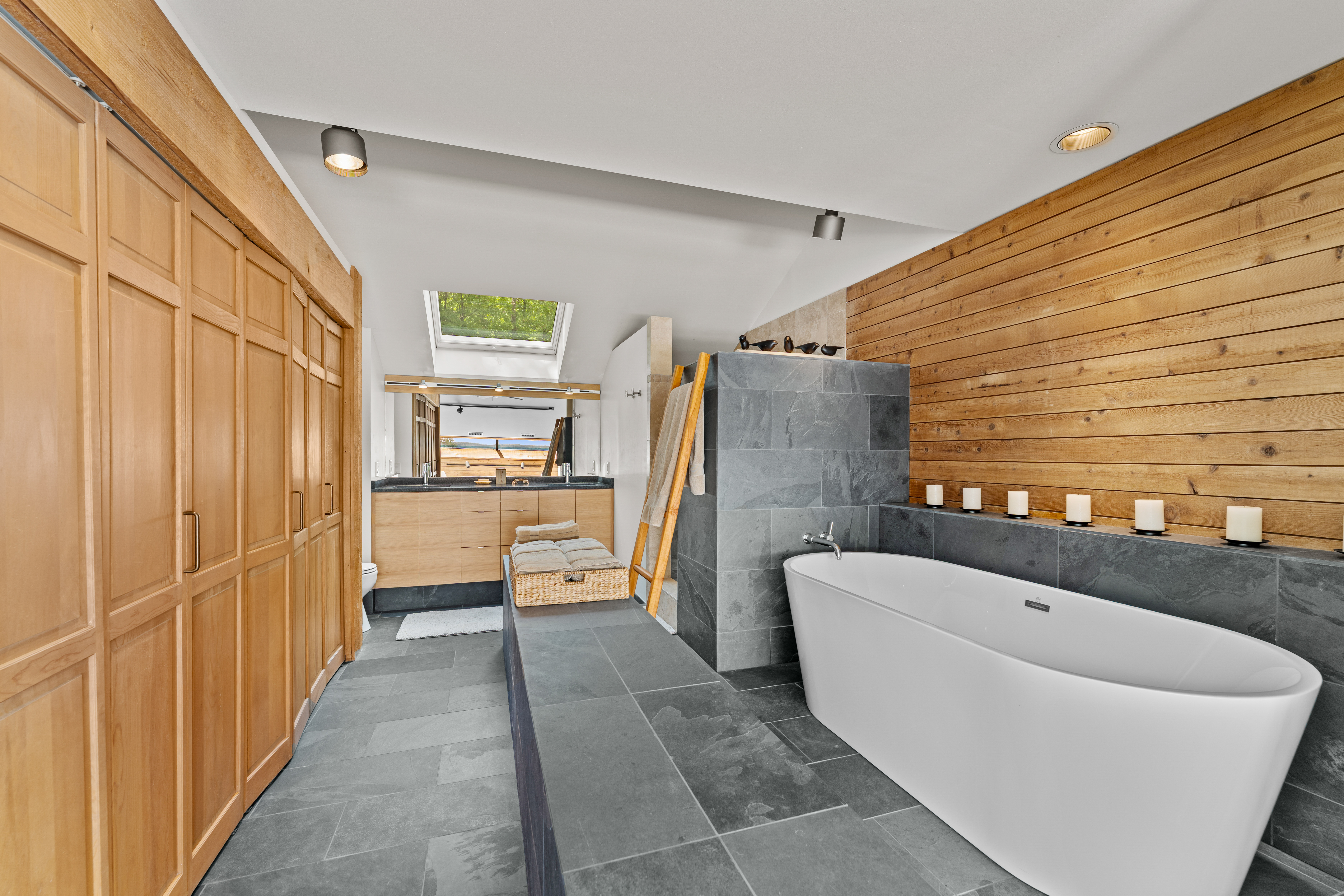  Striking Custom Home Set on 3.49 Private Acres in Wildwood - 物件實景