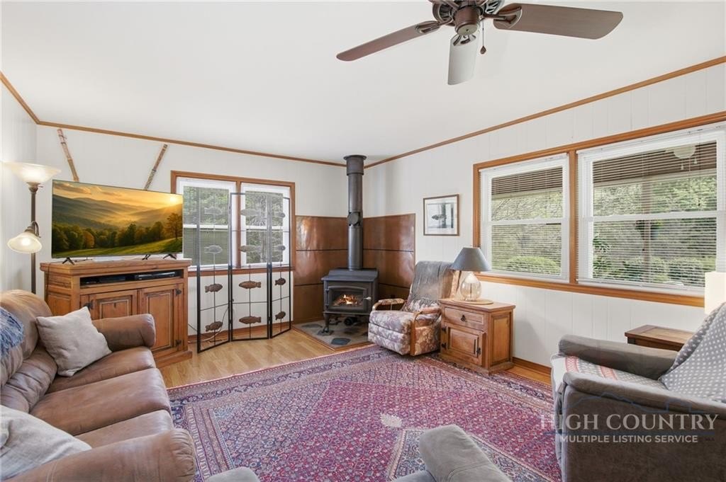 Spruce Pine, North Carolina, 28777, United States, 4 Bedrooms Bedrooms, ,2 BathroomsBathrooms,Residential,For Sale,2045160
