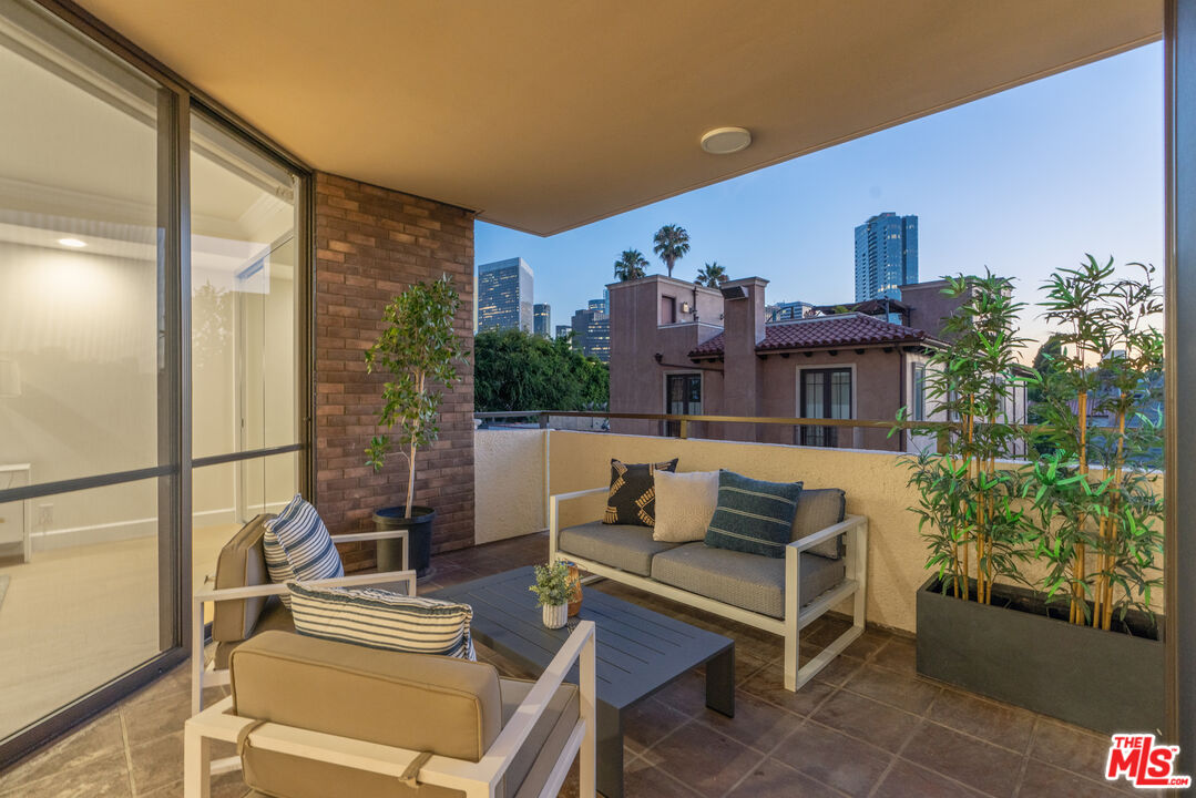 Beverly Hills, California, 90212, United States, 2 Bedrooms Bedrooms, ,3 BathroomsBathrooms,Residential,For Sale,1891933