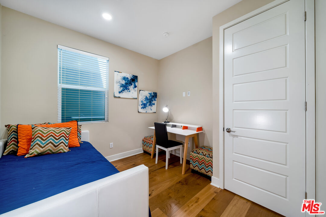 Los Angeles, California, 90068, United States, 3 Bedrooms Bedrooms, ,4 BathroomsBathrooms,Residential,For Sale,1891142