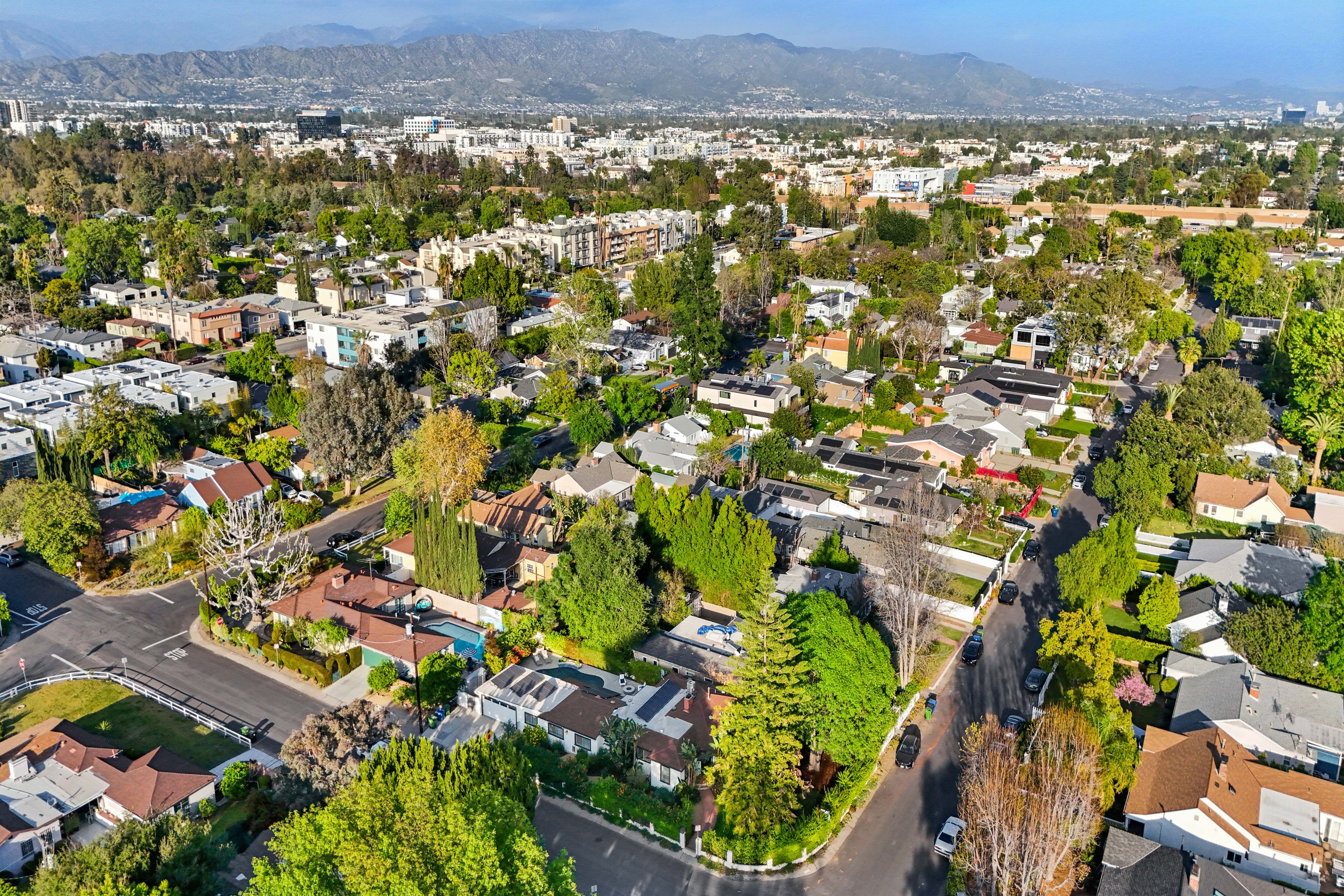  11593 Kling Street - 物件實景