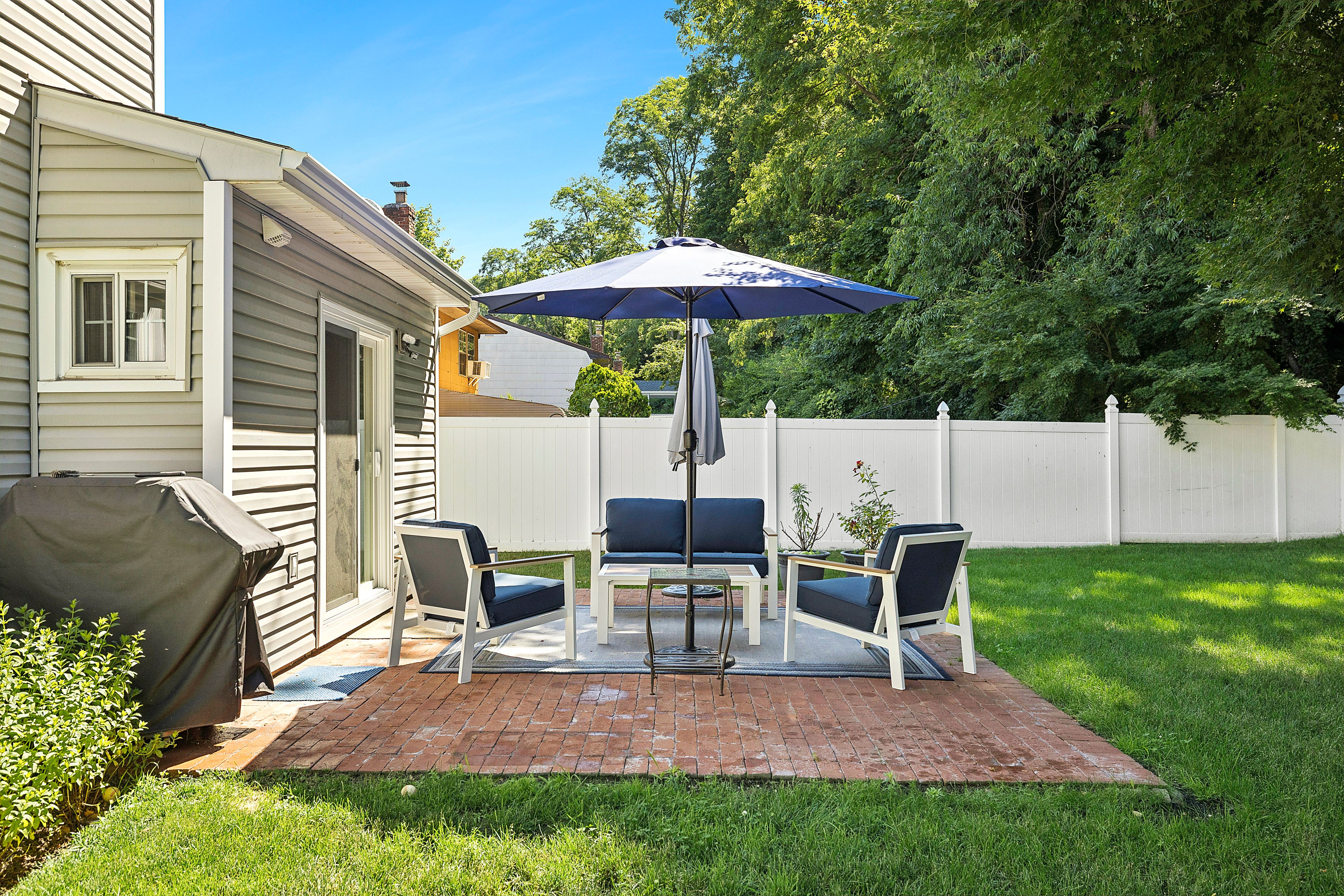  17 Harmony Lane, Glen Cove, NY, 11542 - 物件實景