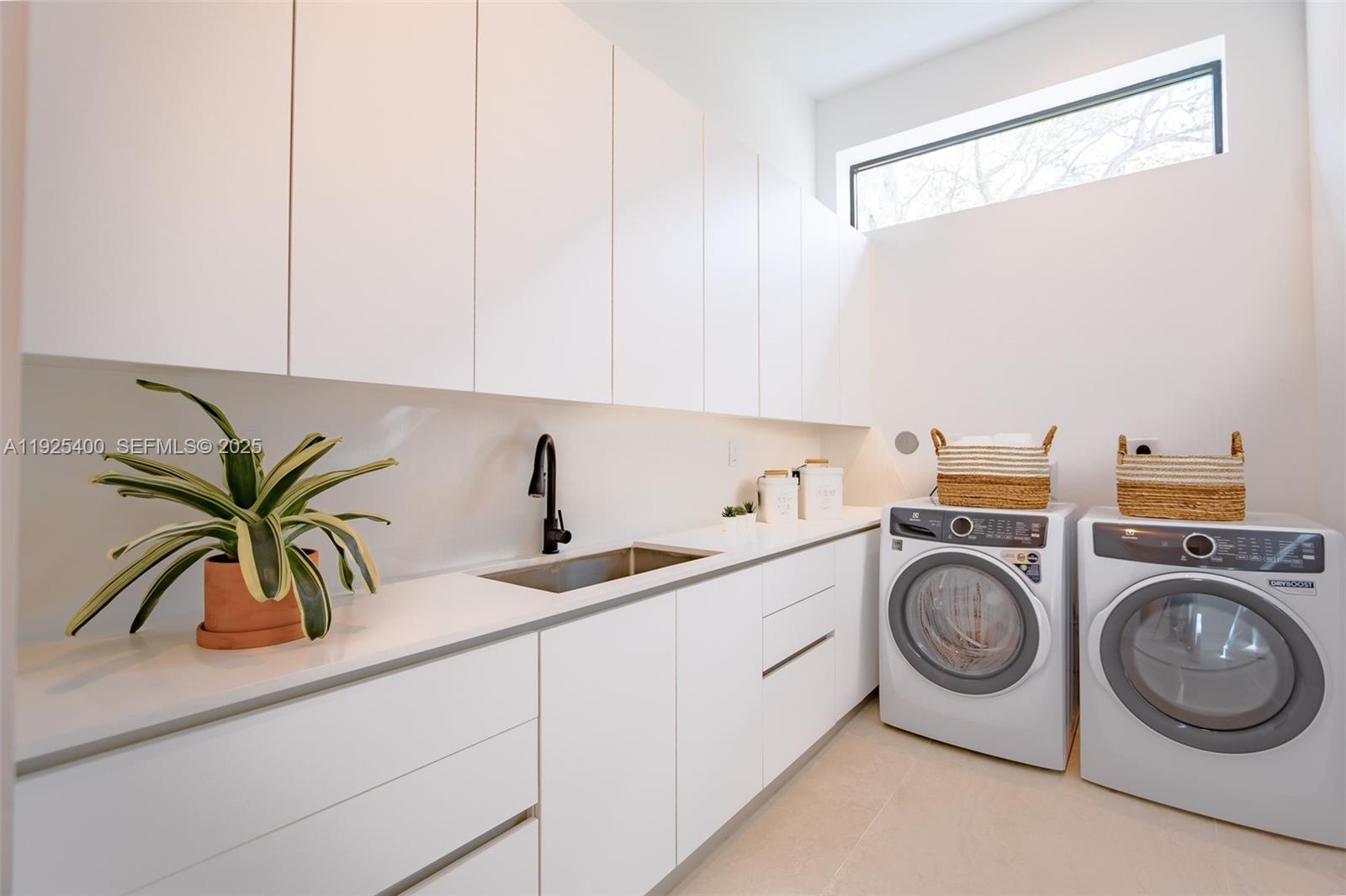 Pinecrest, Florida, 33156, United States, 6 Bedrooms Bedrooms, ,8 BathroomsBathrooms,Residential,For Sale,2003369