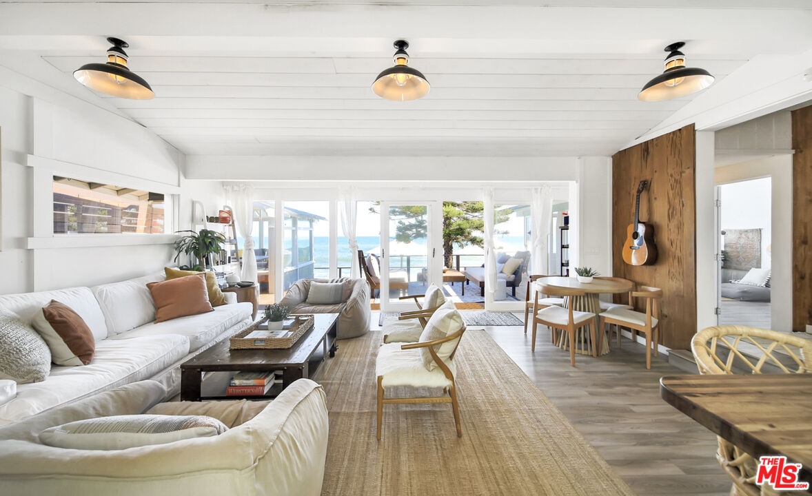 Malibu, California, 90265, United States, 3 Bedrooms Bedrooms, ,2 BathroomsBathrooms,Residential,For Sale,1992051