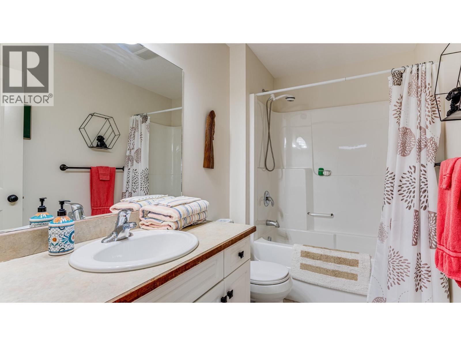 SALMON ARM, British Columbia, V1E 2B6, CA, 3 Bedrooms Bedrooms, ,2 BathroomsBathrooms,Residential,For Sale,1950686