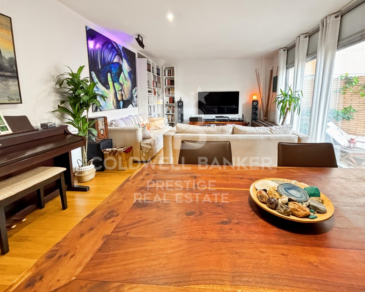 Barcelona, Catalonia, ES, 4 Bedrooms Bedrooms, ,2 BathroomsBathrooms,Residential,For Sale,1759816