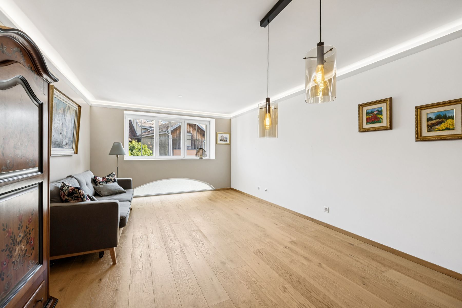  Modern comfort and tranquillity just a stone