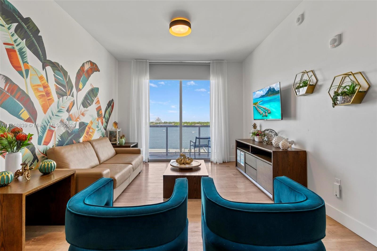 Hollywood, Florida, 33019, United States, 2 Bedrooms Bedrooms, ,1 BathroomBathrooms,Residential,For Sale,1850092