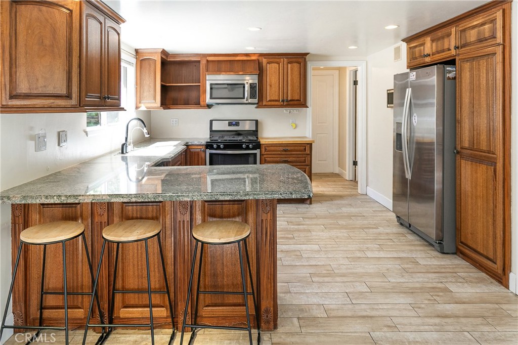 Lake Arrowhead, California, 92352, United States, 4 Bedrooms Bedrooms, ,3 BathroomsBathrooms,Residential,For Sale,2003033