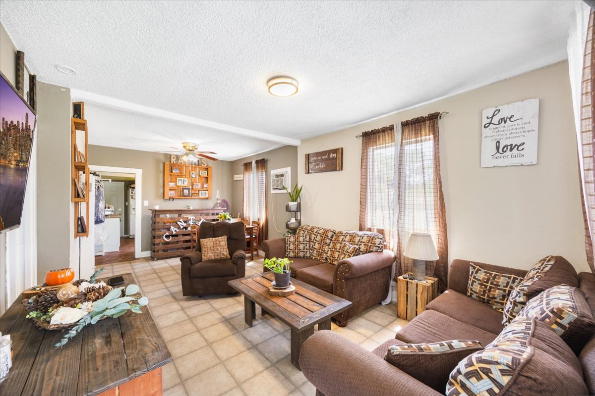 San Jacinto, California, 92583, United States, 6 Bedrooms Bedrooms, ,4 BathroomsBathrooms,Residential,For Sale,1977505