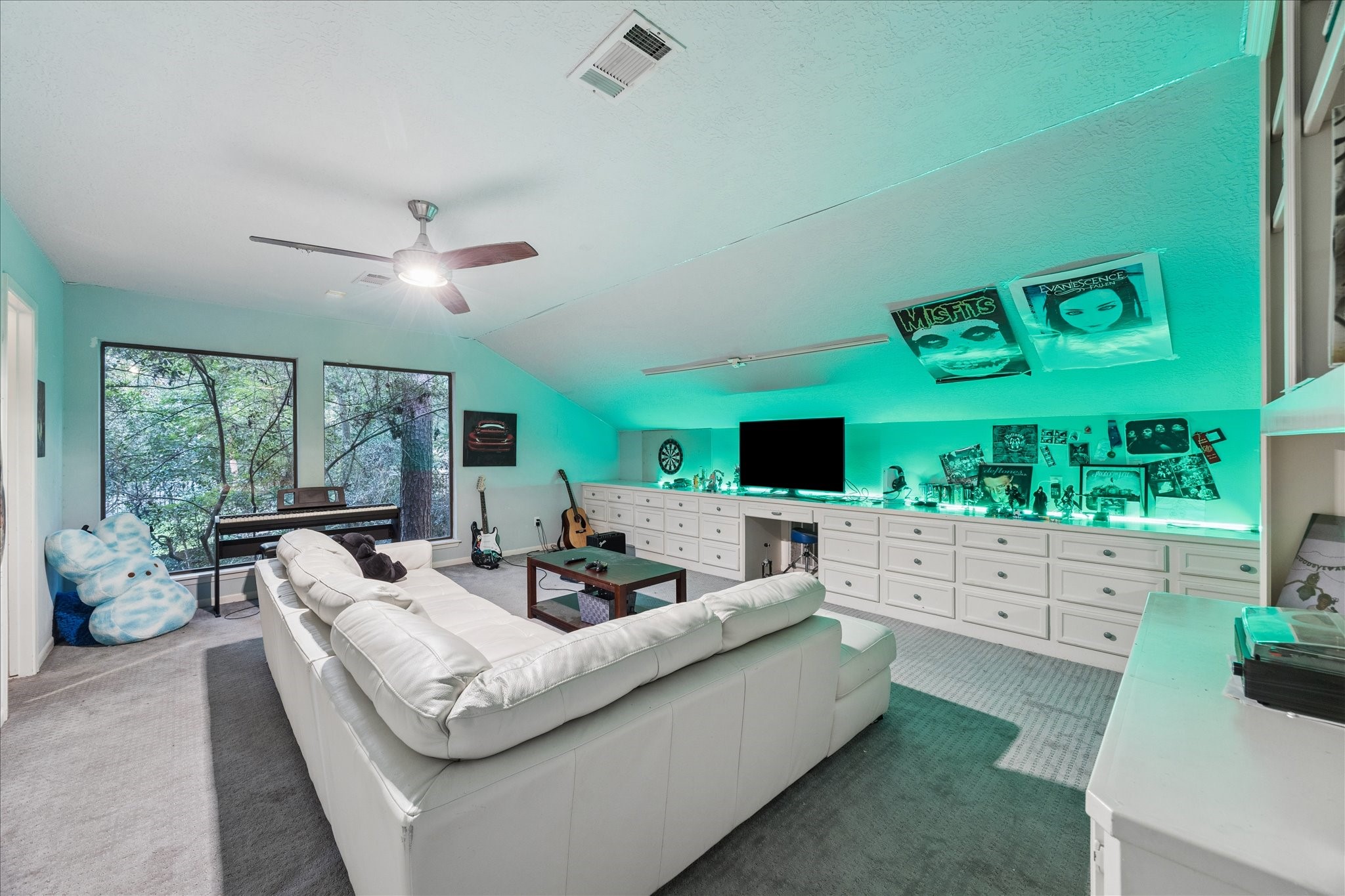  2411 Oakbank Drive - 物件實景