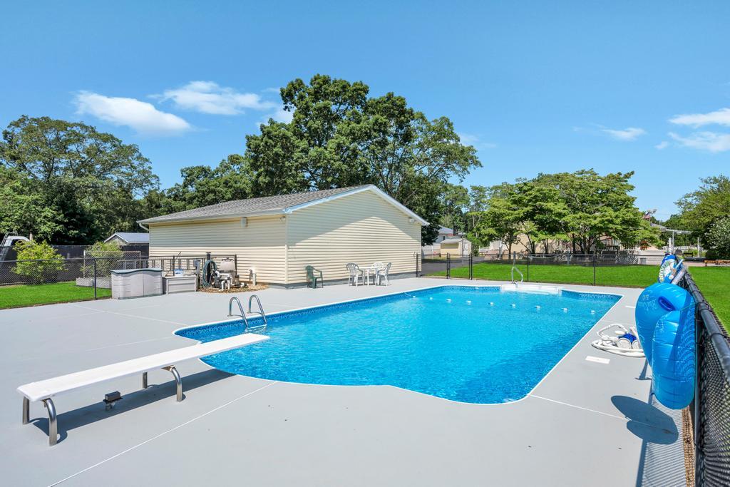 Islip Terrace, New York, 11752, United States, 3 Bedrooms Bedrooms, ,3 BathroomsBathrooms,Residential,For Sale,1898888