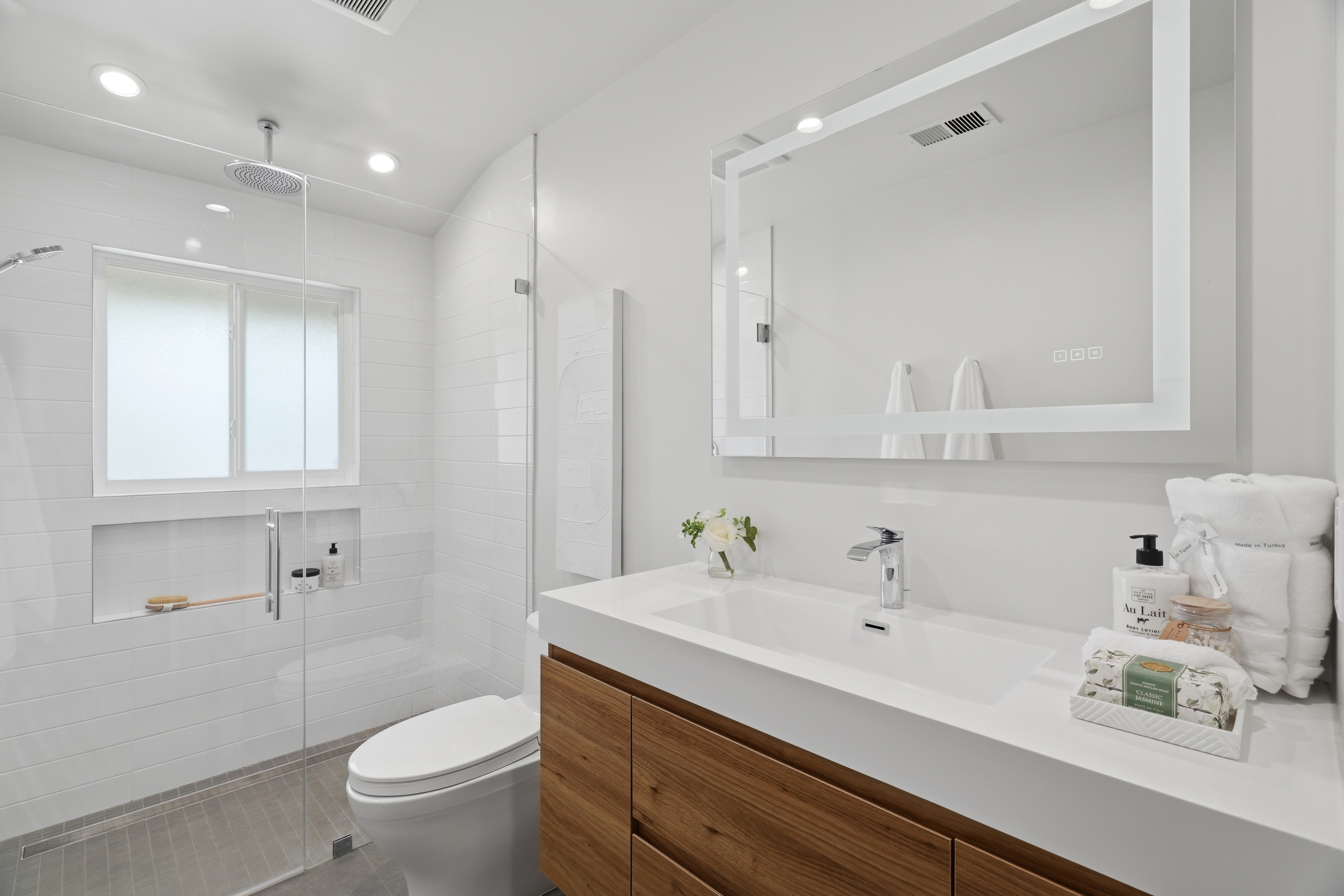  Private, Stylishly Updated Home in Prime Cambrian Location - 物件實景