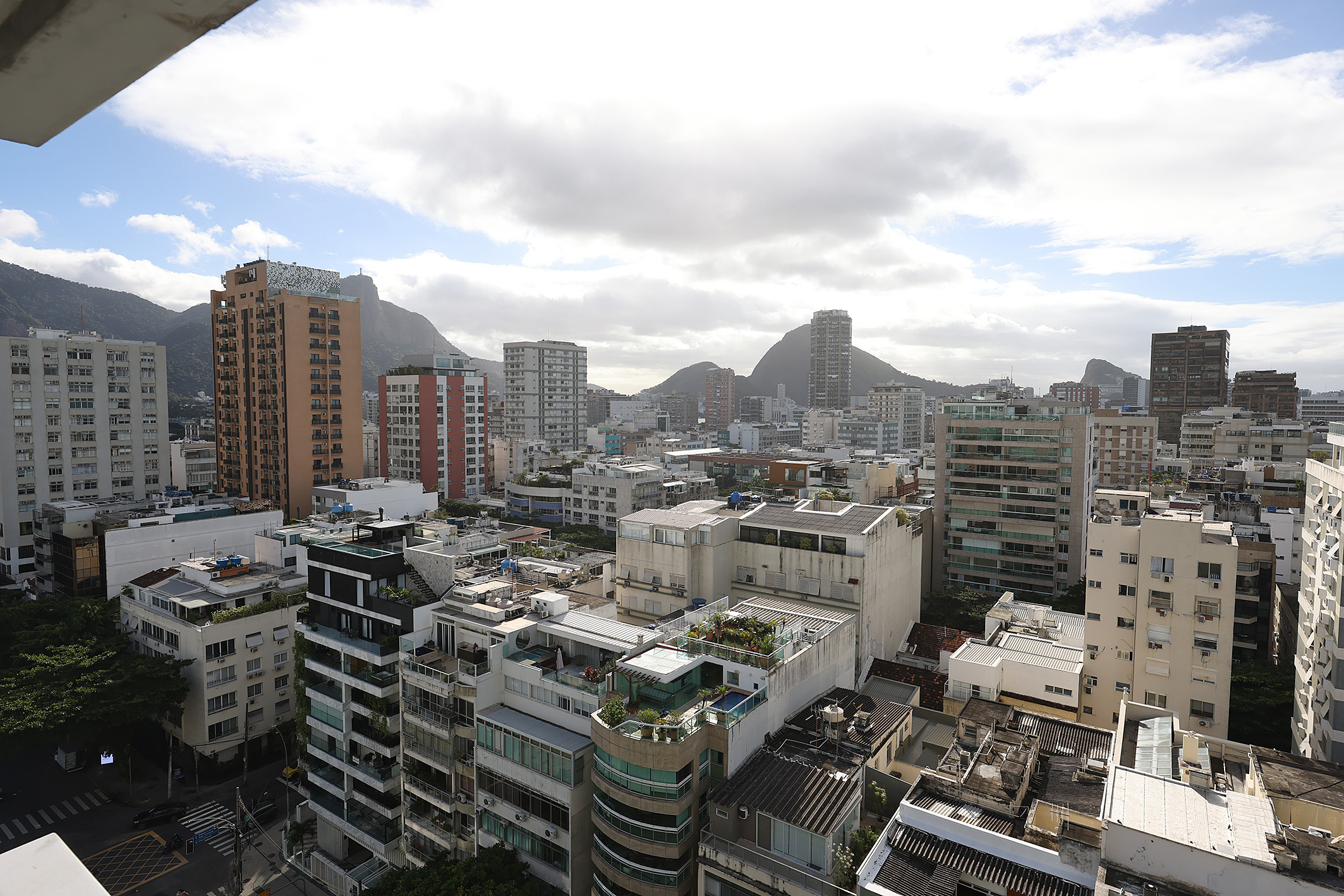  150 sqm apartment with side ocean views on Leblon’s beach block - 物件實景