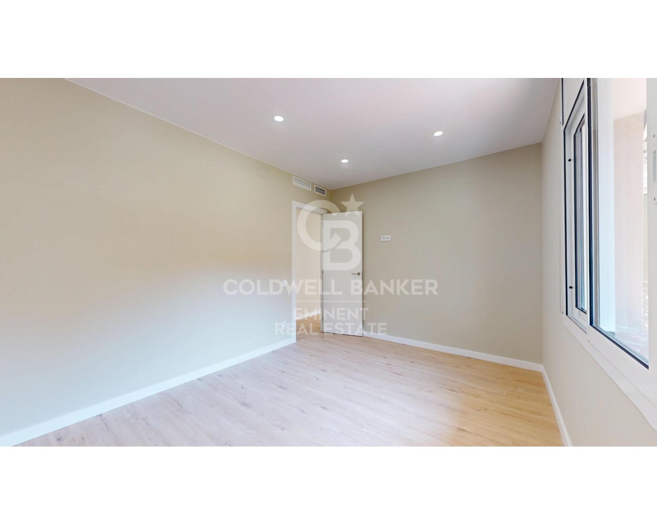 Barcelona, Catalonia, ES, 4 Bedrooms Bedrooms, ,2 BathroomsBathrooms,Residential,For Sale,1826815