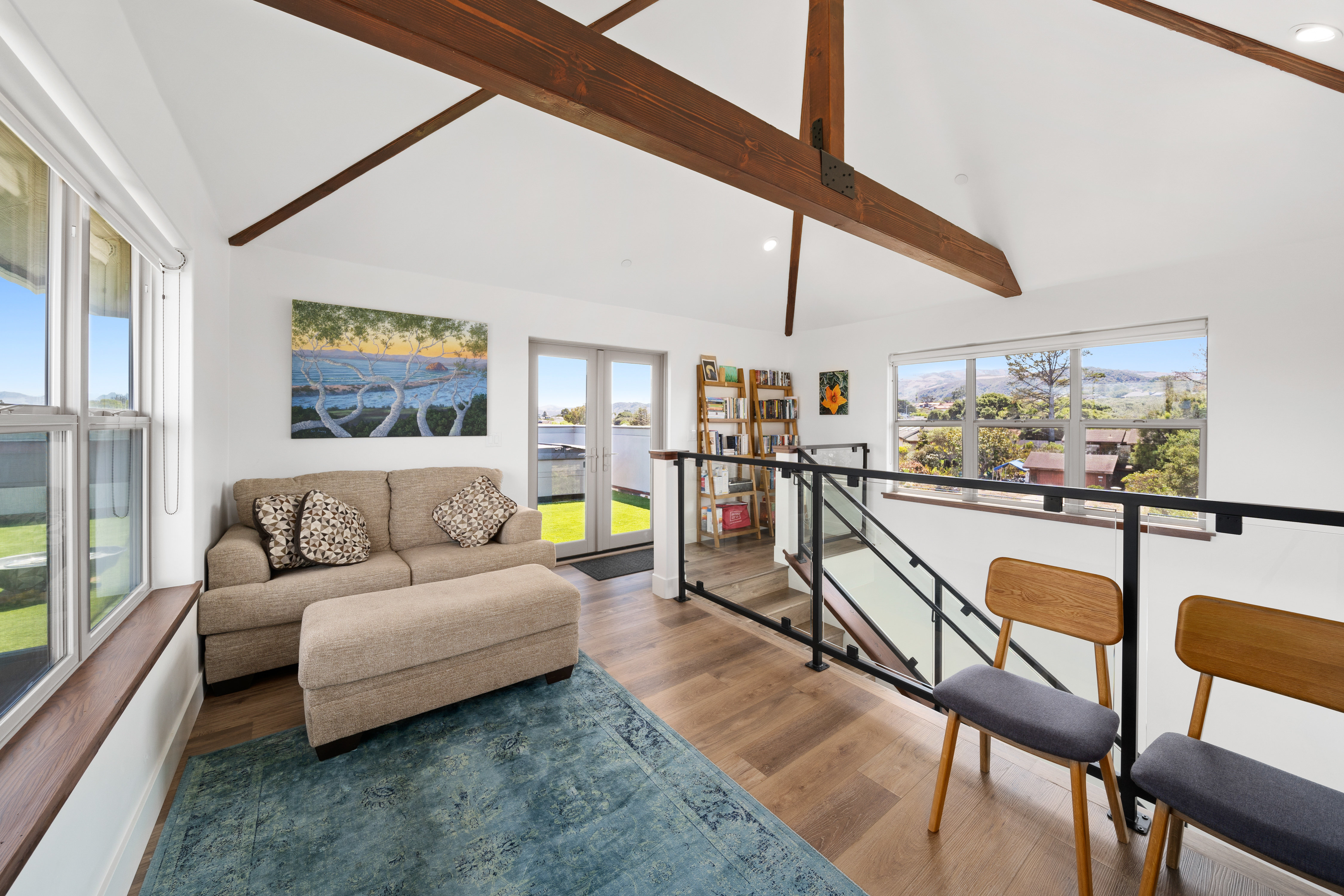  A Rare Coastal Offering: Luxury Living and Income-Generating Opportunity - 物件實景