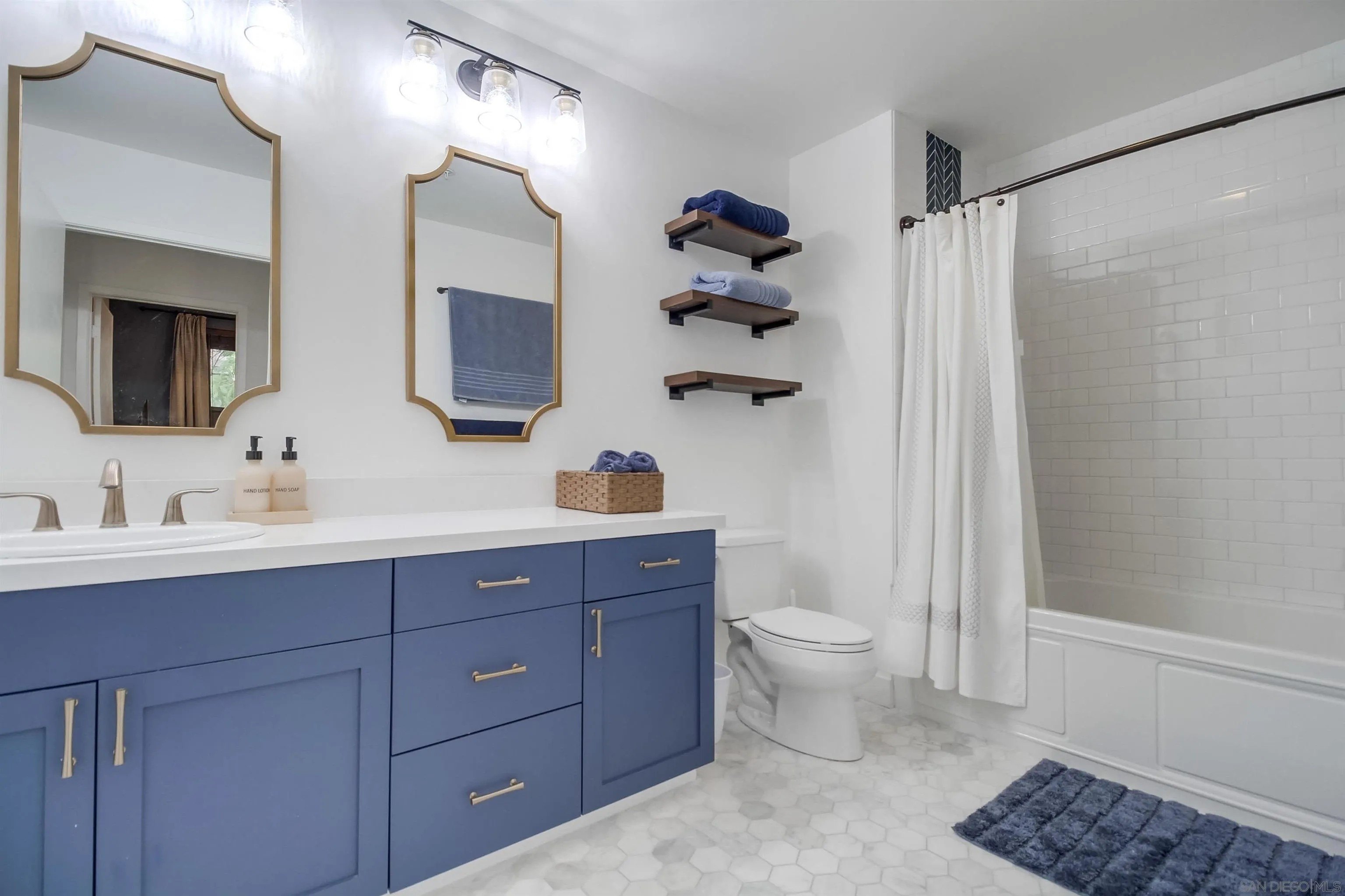 San Diego, California, 92101, United States, 1 Bedroom Bedrooms, ,1 BathroomBathrooms,Residential,For Sale,1962496