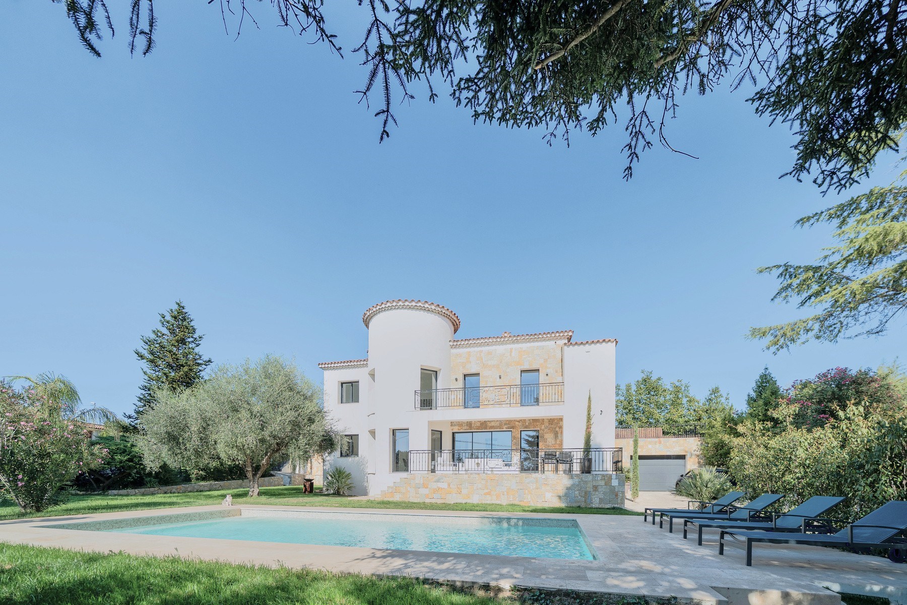  Renovated villa with swimming pool and large garage near Valbonne - 物件實景
