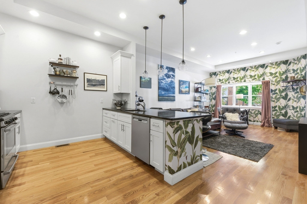 Boston, Massachusetts, 02128, United States, 2 Bedrooms Bedrooms, ,2 BathroomsBathrooms,Residential,For Sale,2048108