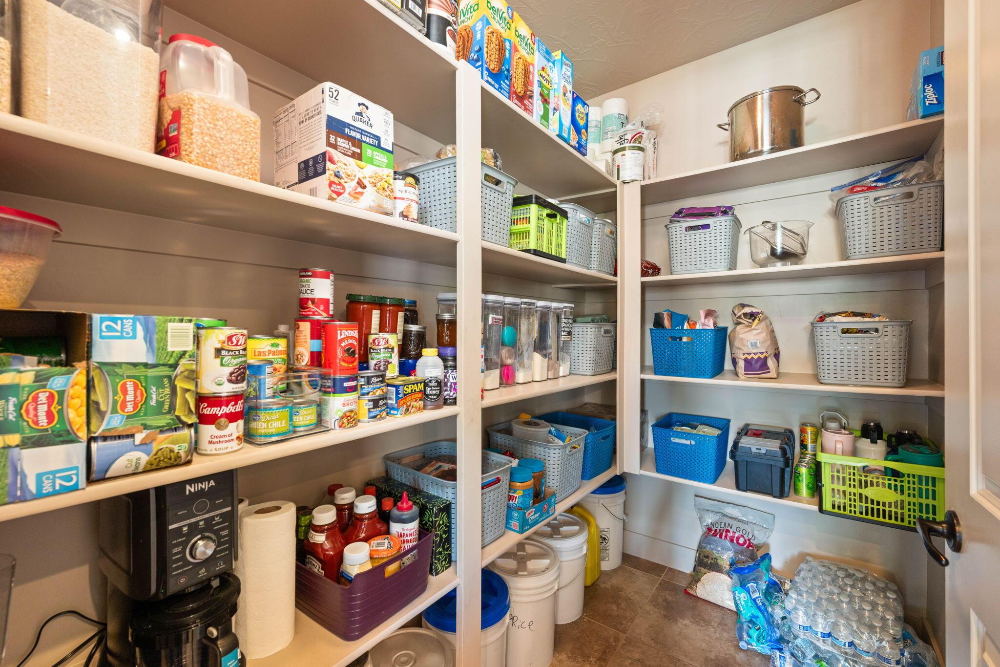 St George, Utah, 84790, United States, 6 Bedrooms Bedrooms, ,4 BathroomsBathrooms,Residential,For Sale,1981692