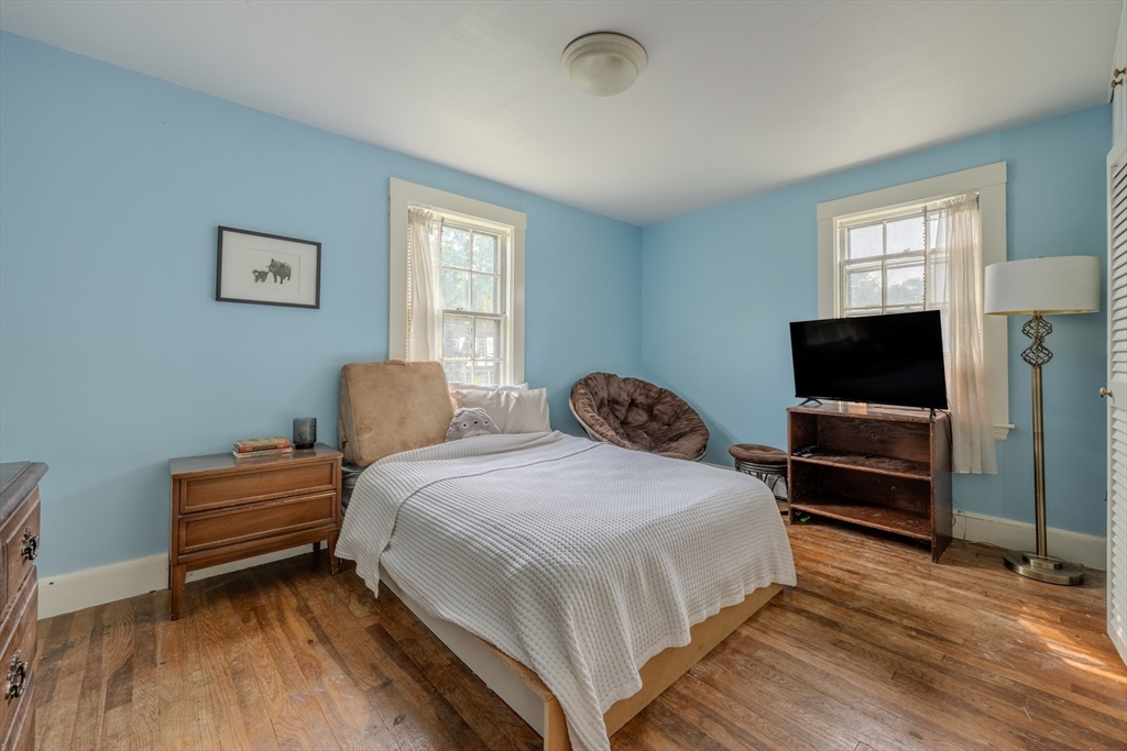 Newton, Massachusetts, 02461, United States, 3 Bedrooms Bedrooms, ,2 BathroomsBathrooms,Residential,For Sale,1934671