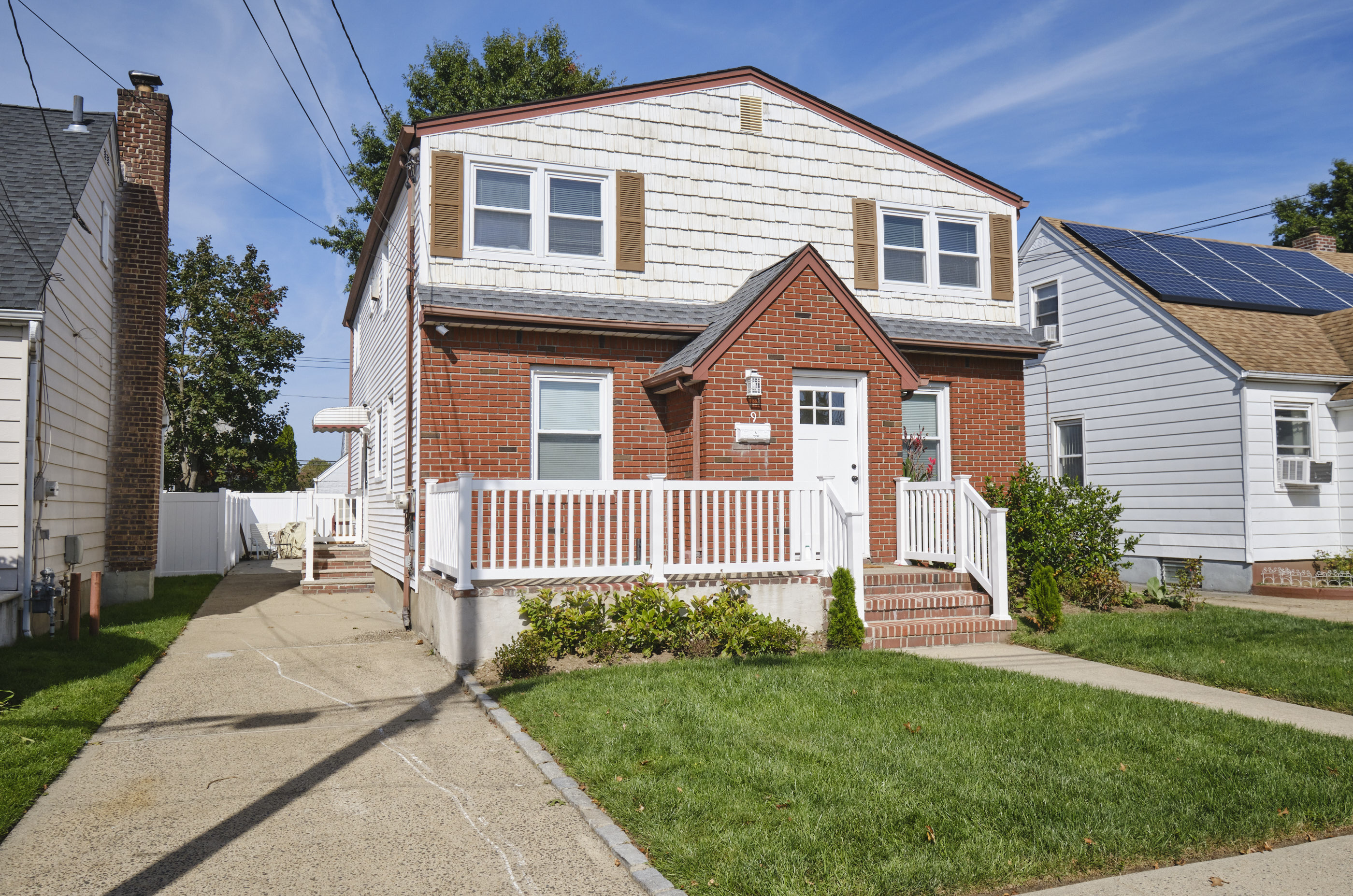 Elmont, New York, 11003, United States, 5 Bedrooms Bedrooms, ,2 BathroomsBathrooms,Residential,For Sale,1981146