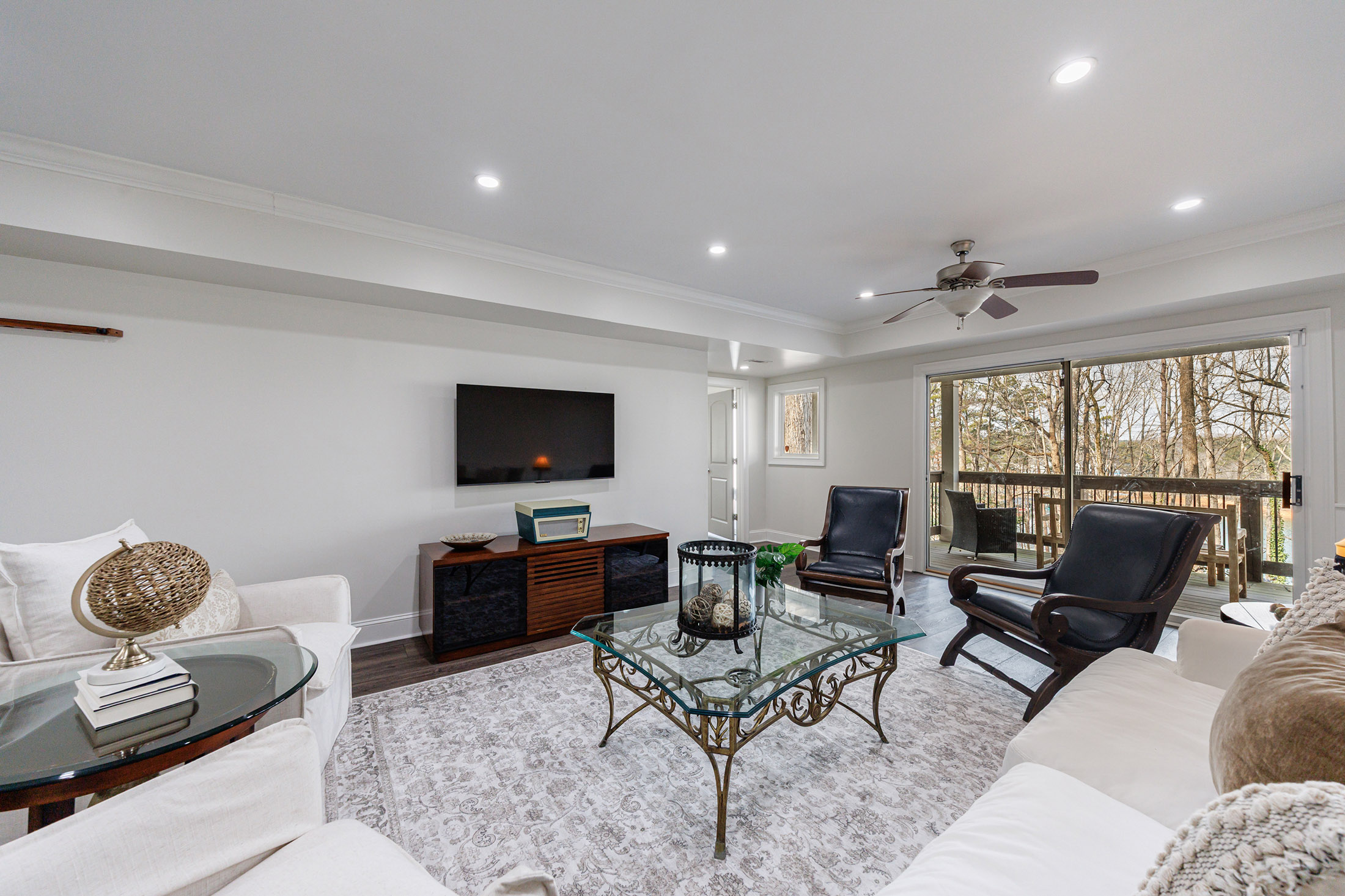  Renovated Turnkey Lakefront Residence - 物件實景